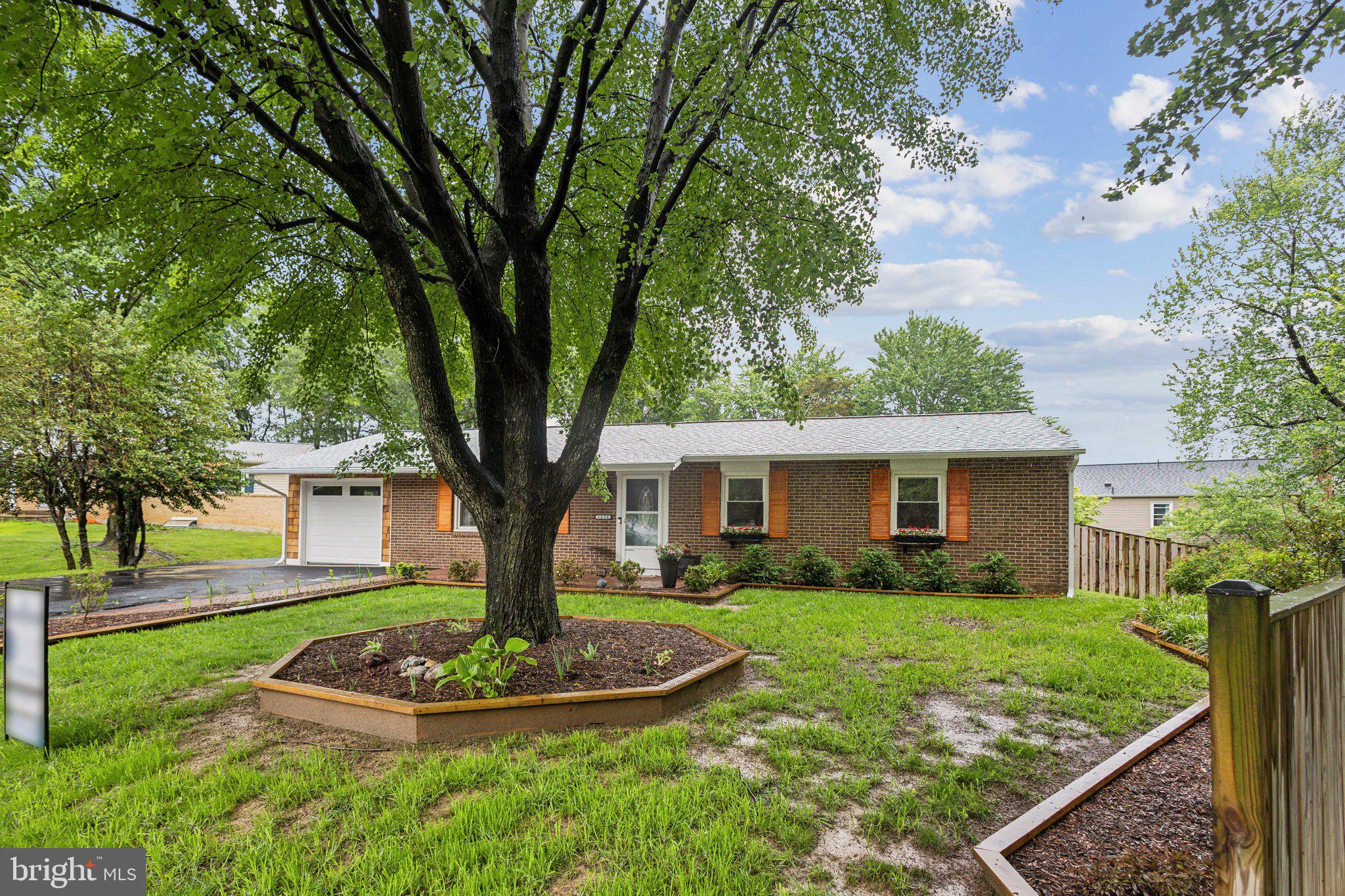 EMERALD CHASE - Residential
