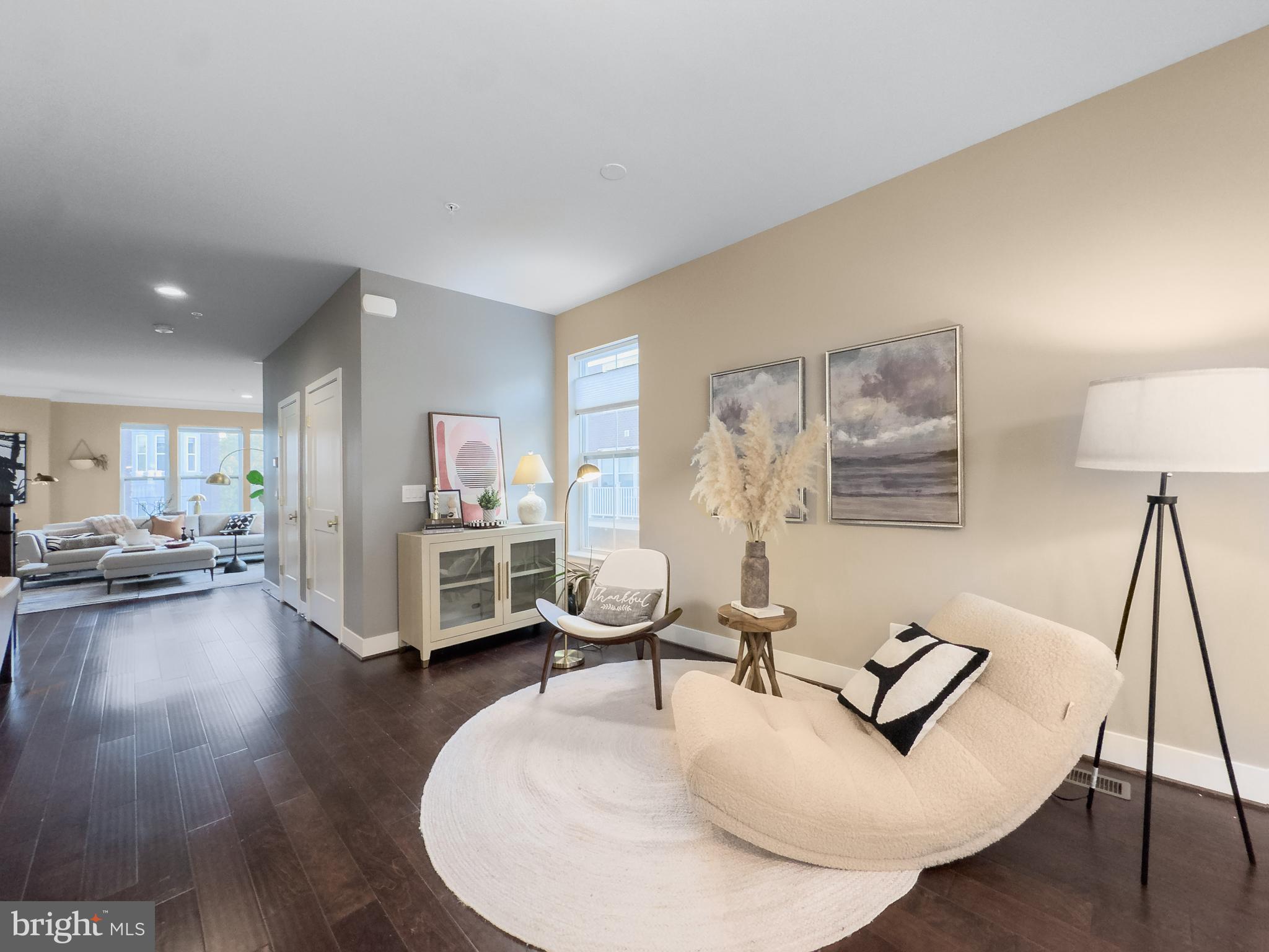 SUNRISE SQUARE - Residential