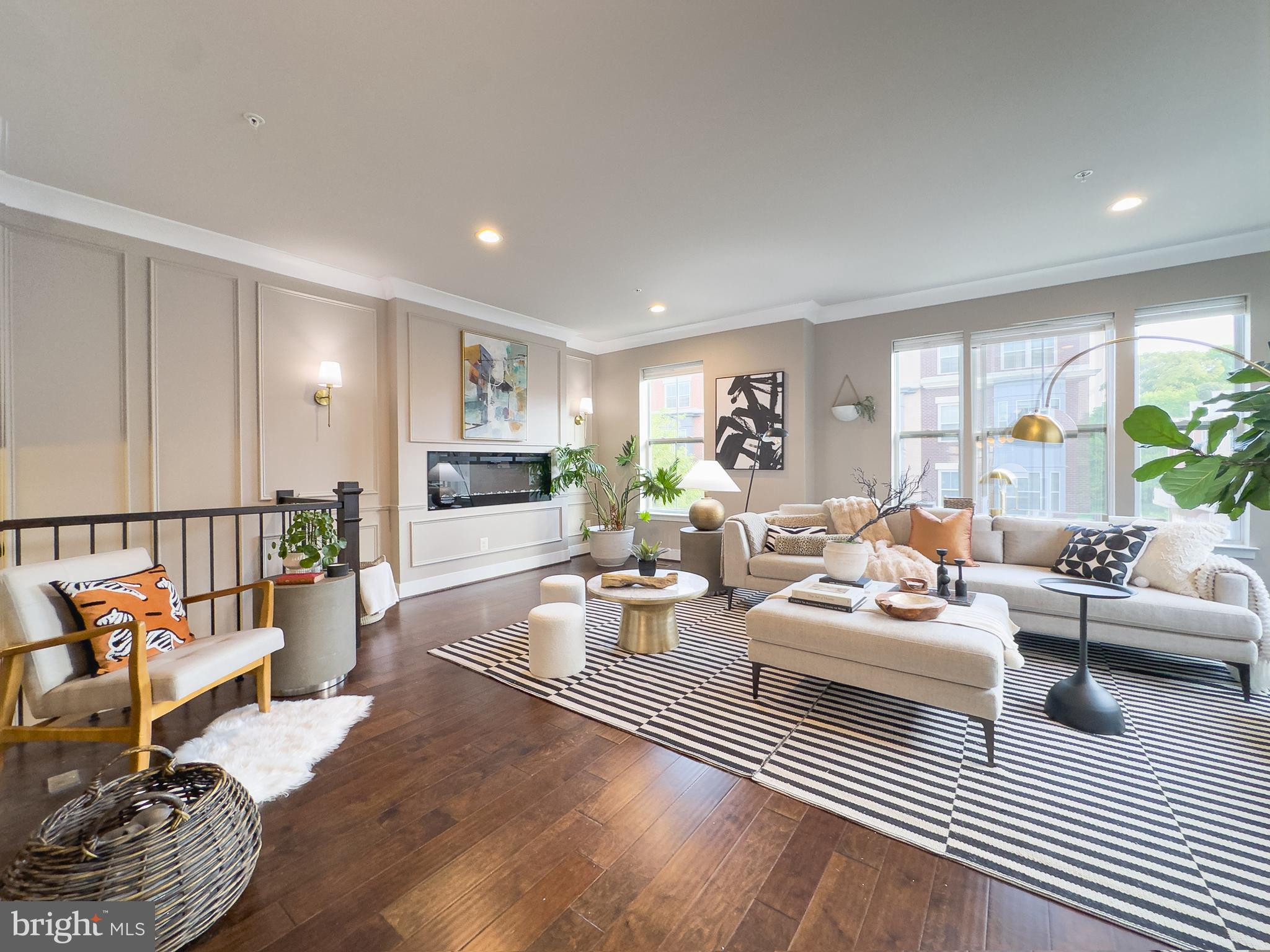SUNRISE SQUARE - Residential