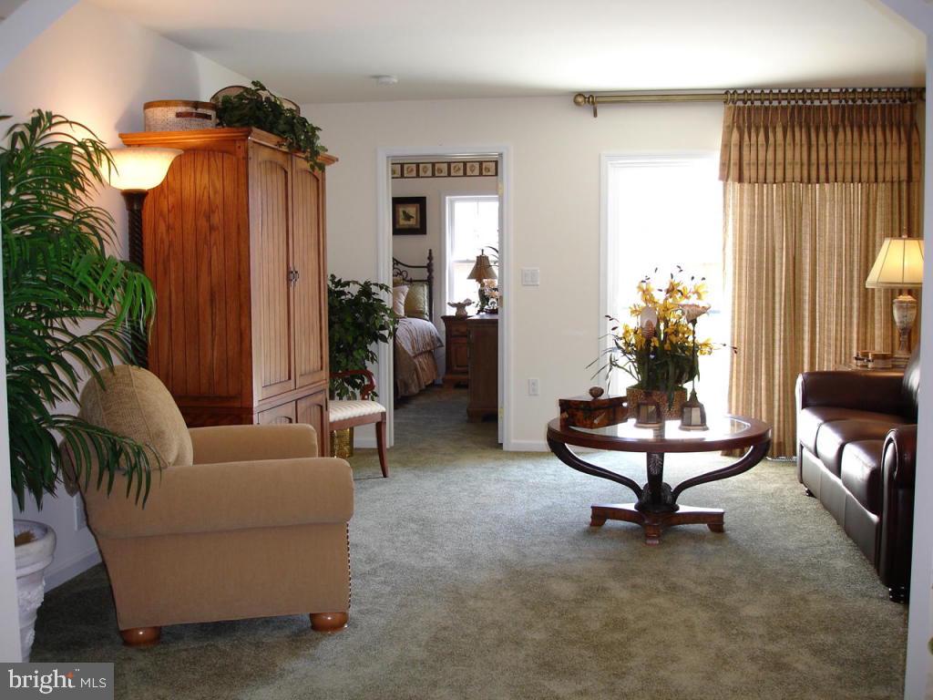 SUMMIT POINTE AT ELM TREE - Residential