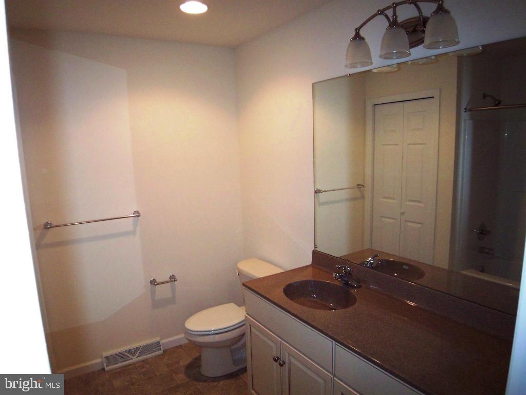 SUMMIT POINTE AT ELM TREE - Residential