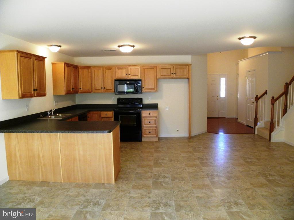 SUMMIT POINTE AT ELM TREE - Residential