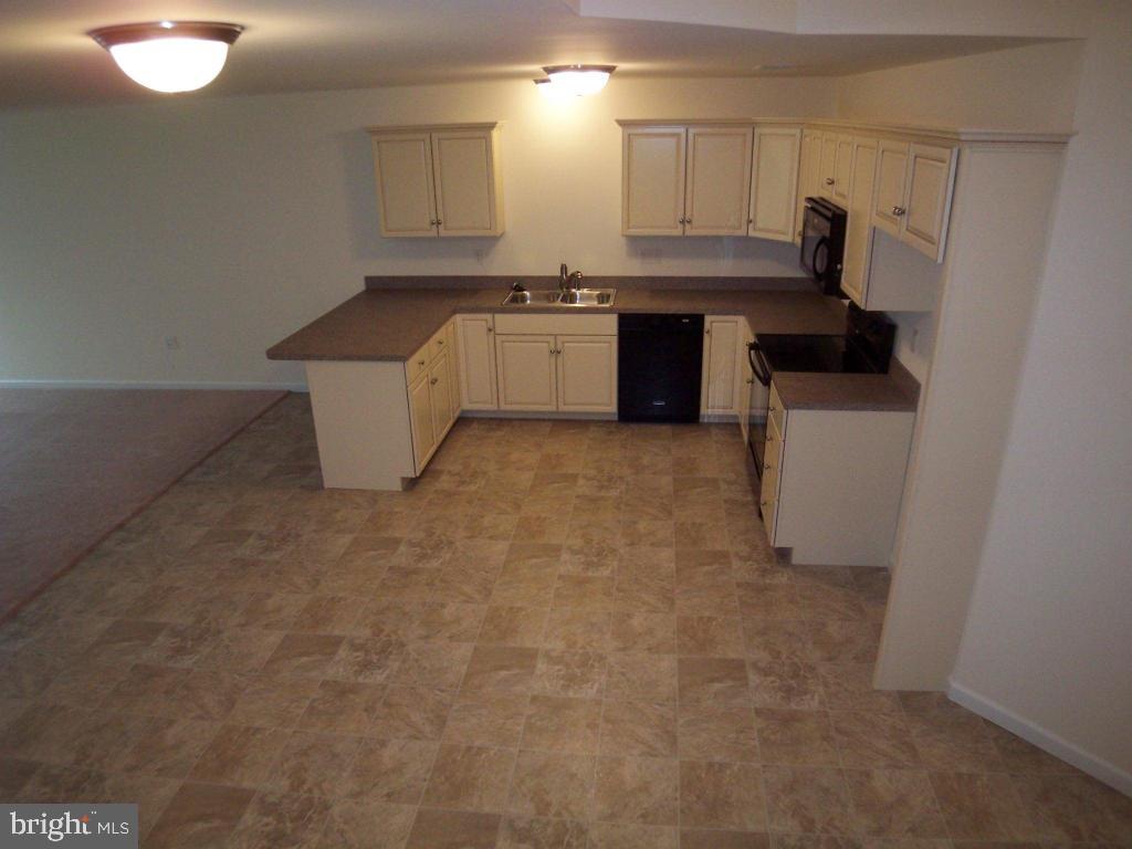 SUMMIT POINTE AT ELM TREE - Residential