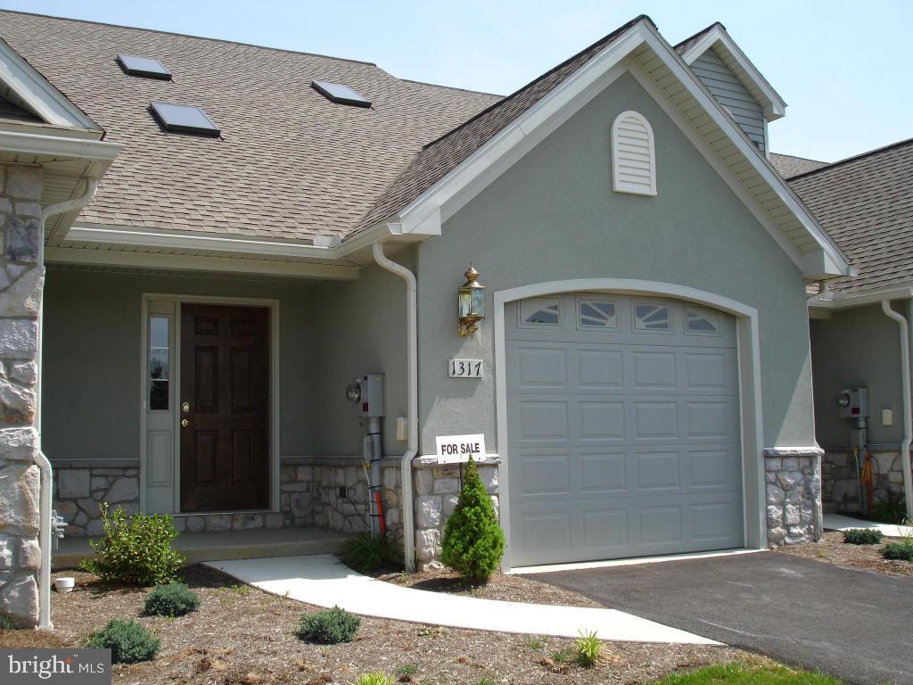 SUMMIT POINTE AT ELM TREE - Residential