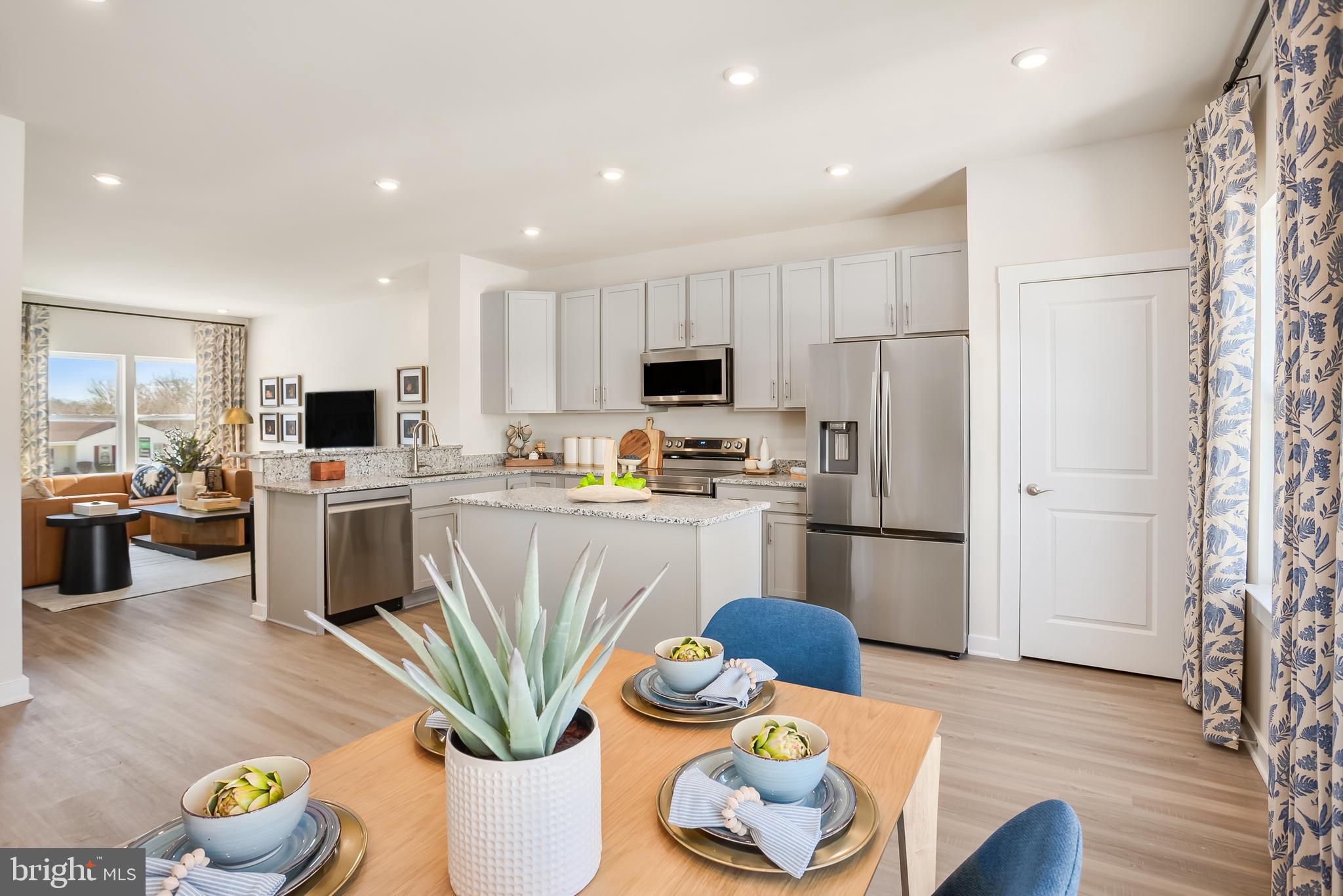 ABRAMS POINTE - Residential