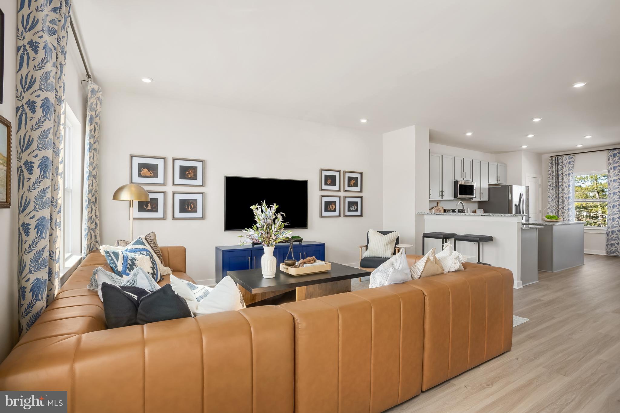 ABRAMS POINTE - Residential