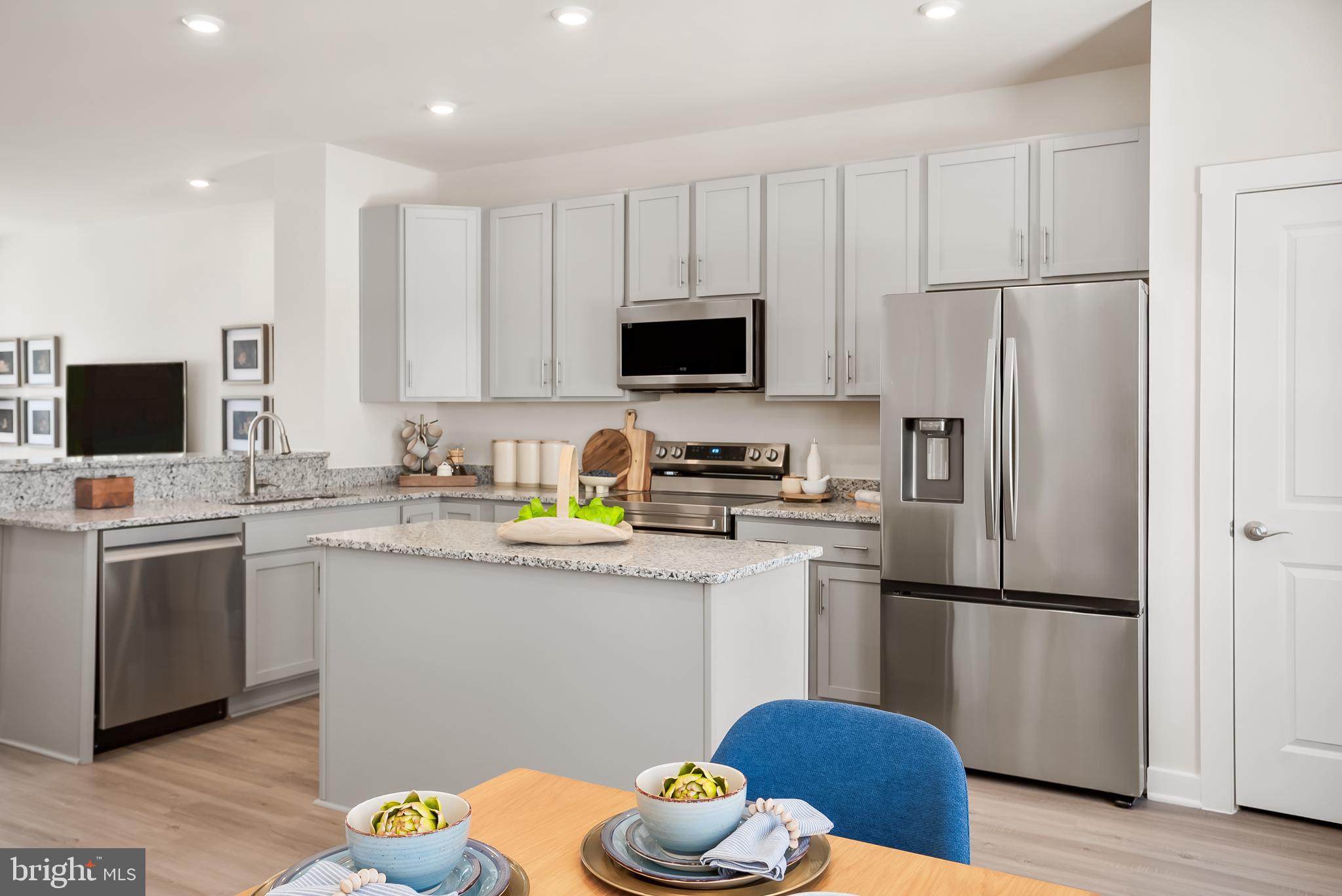ABRAMS POINTE - Residential