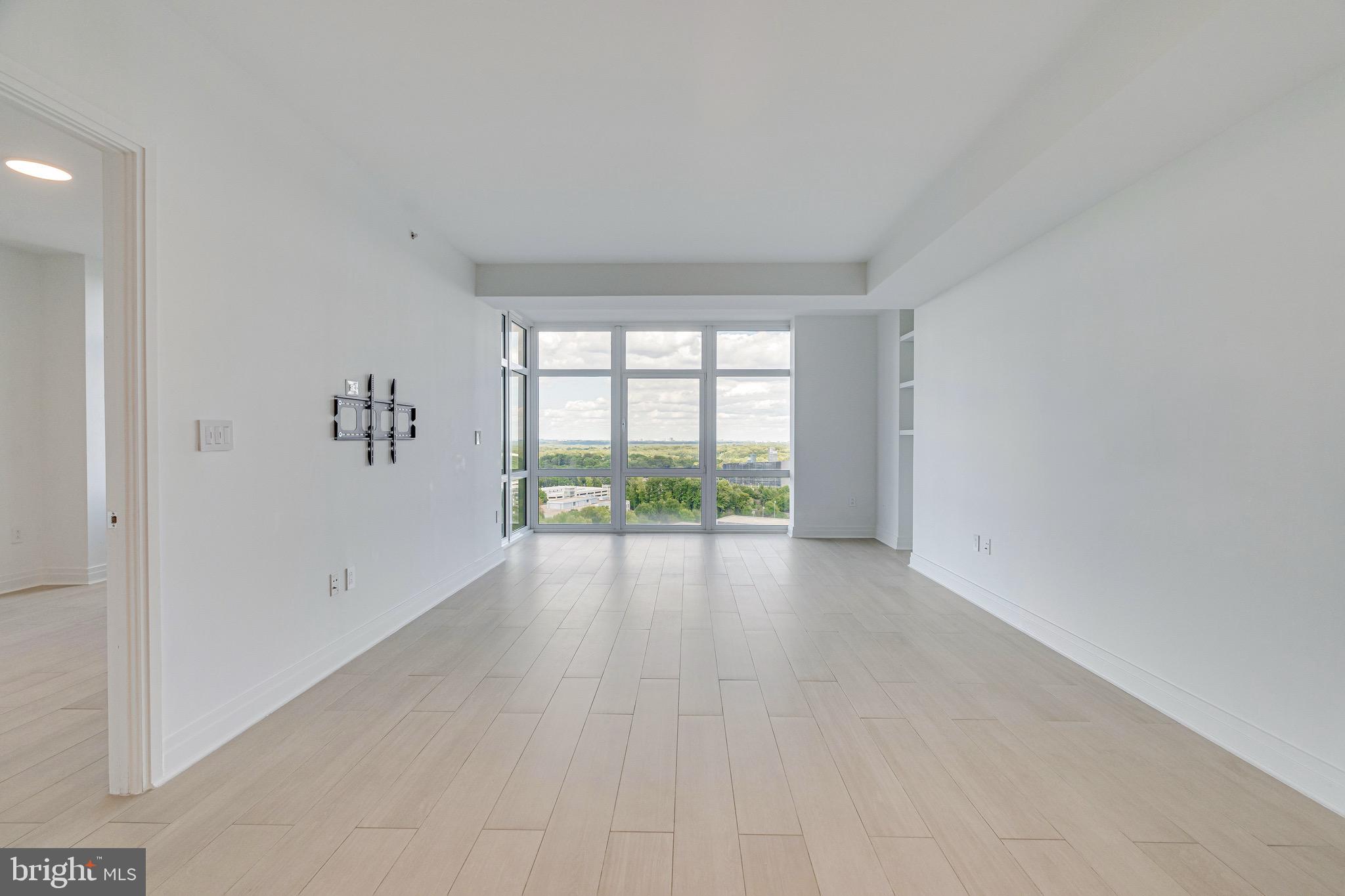 ONE PARK CREST - Residential