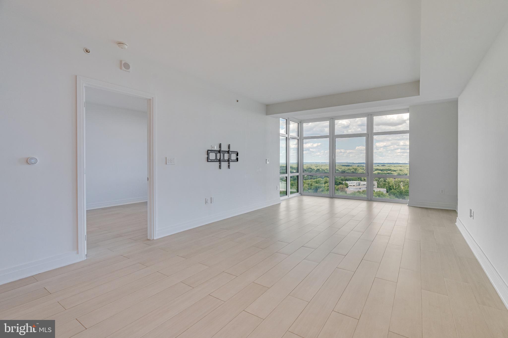 ONE PARK CREST - Residential