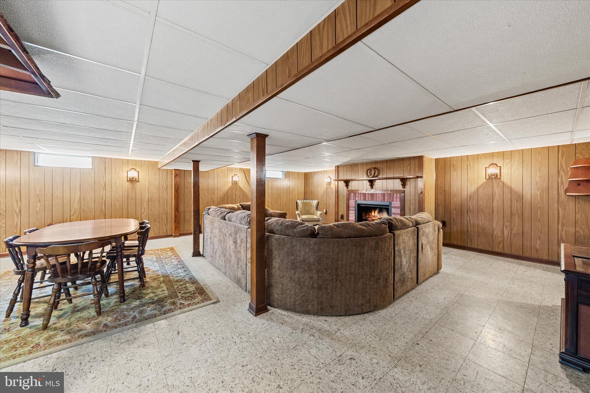 MEADOWGLEN - Residential