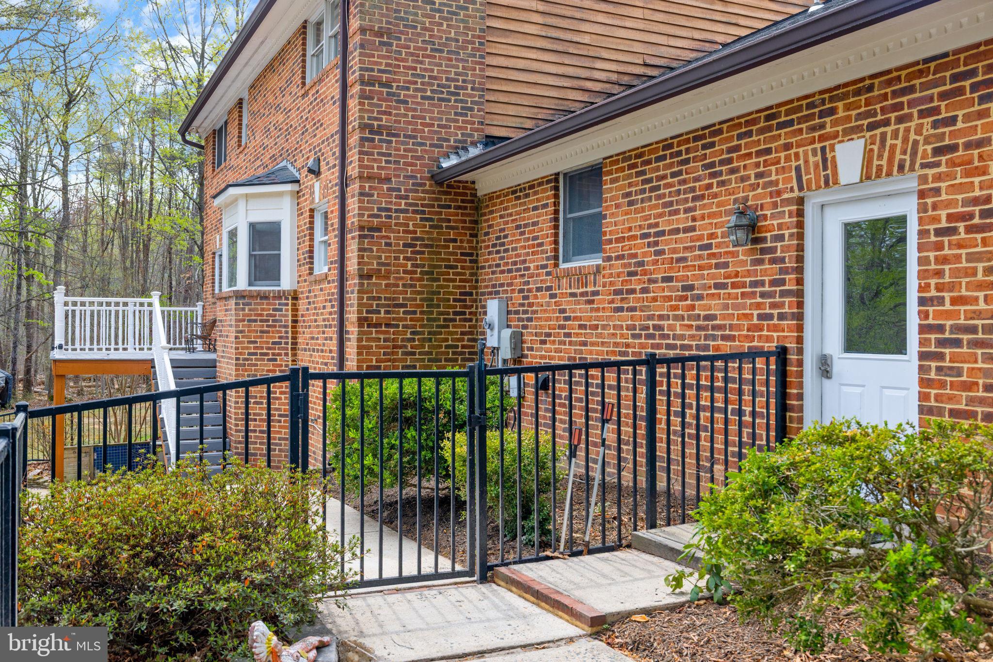 HAMPTON WOODS - Residential