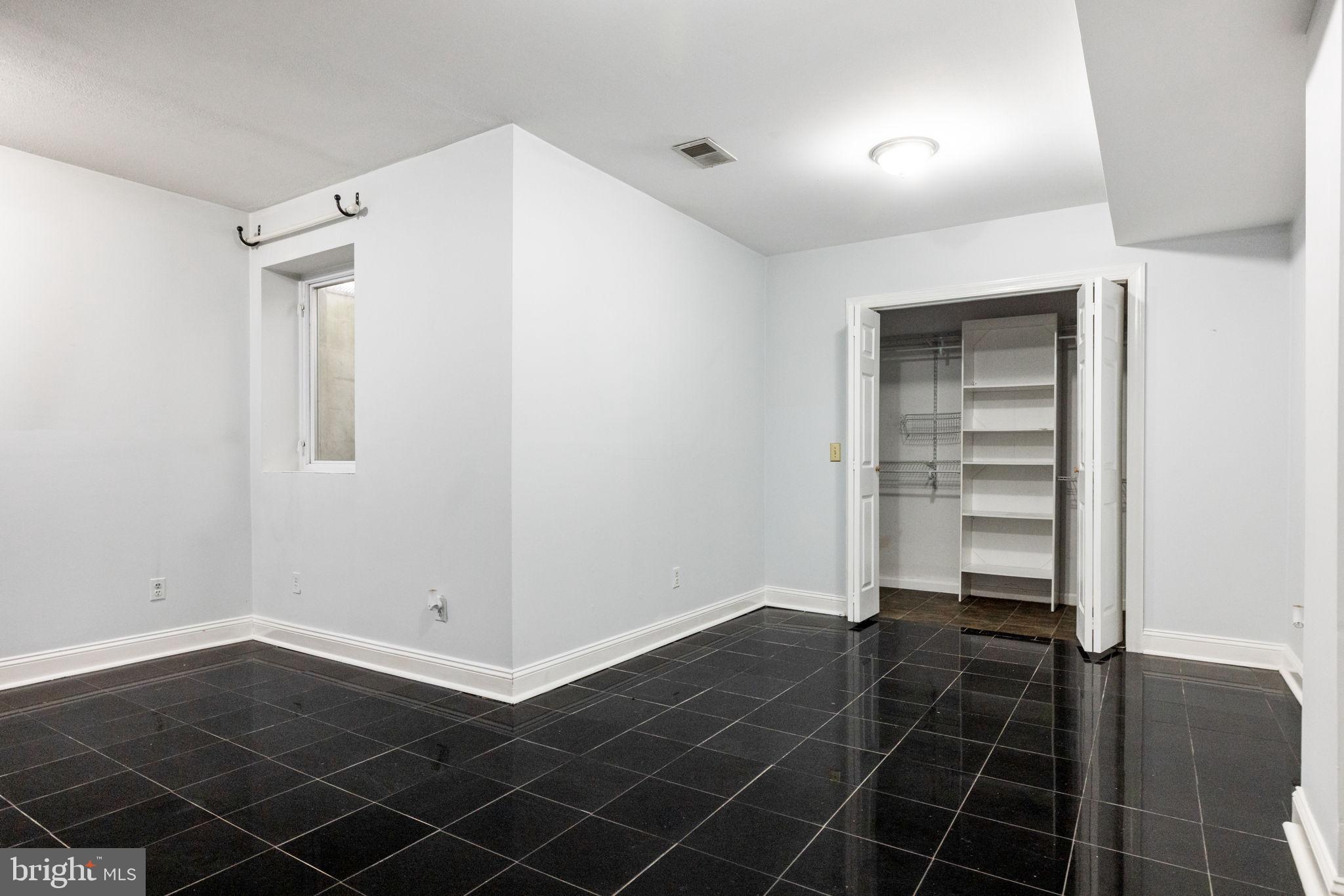 HAMPTON WOODS - Residential