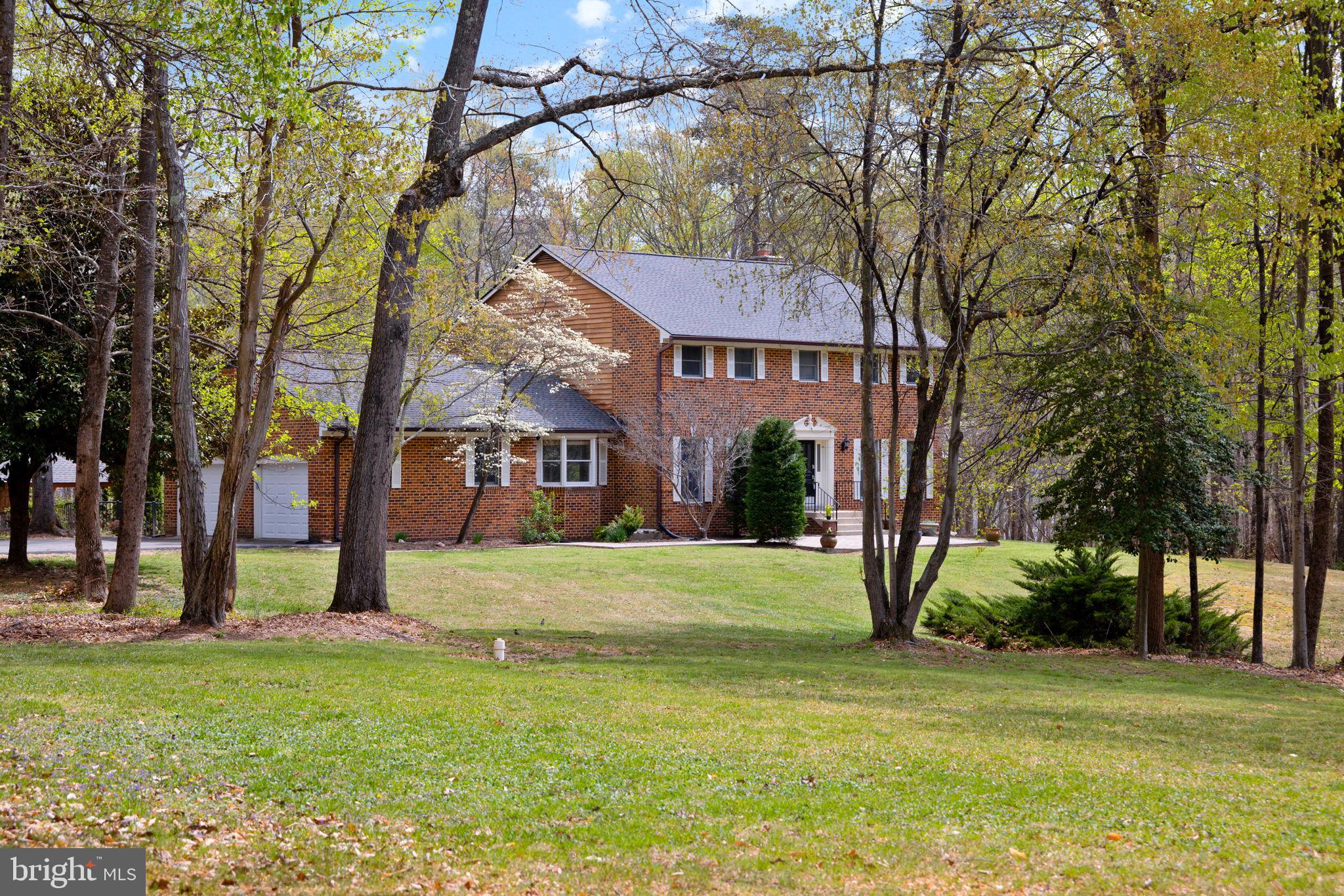 HAMPTON WOODS - Residential