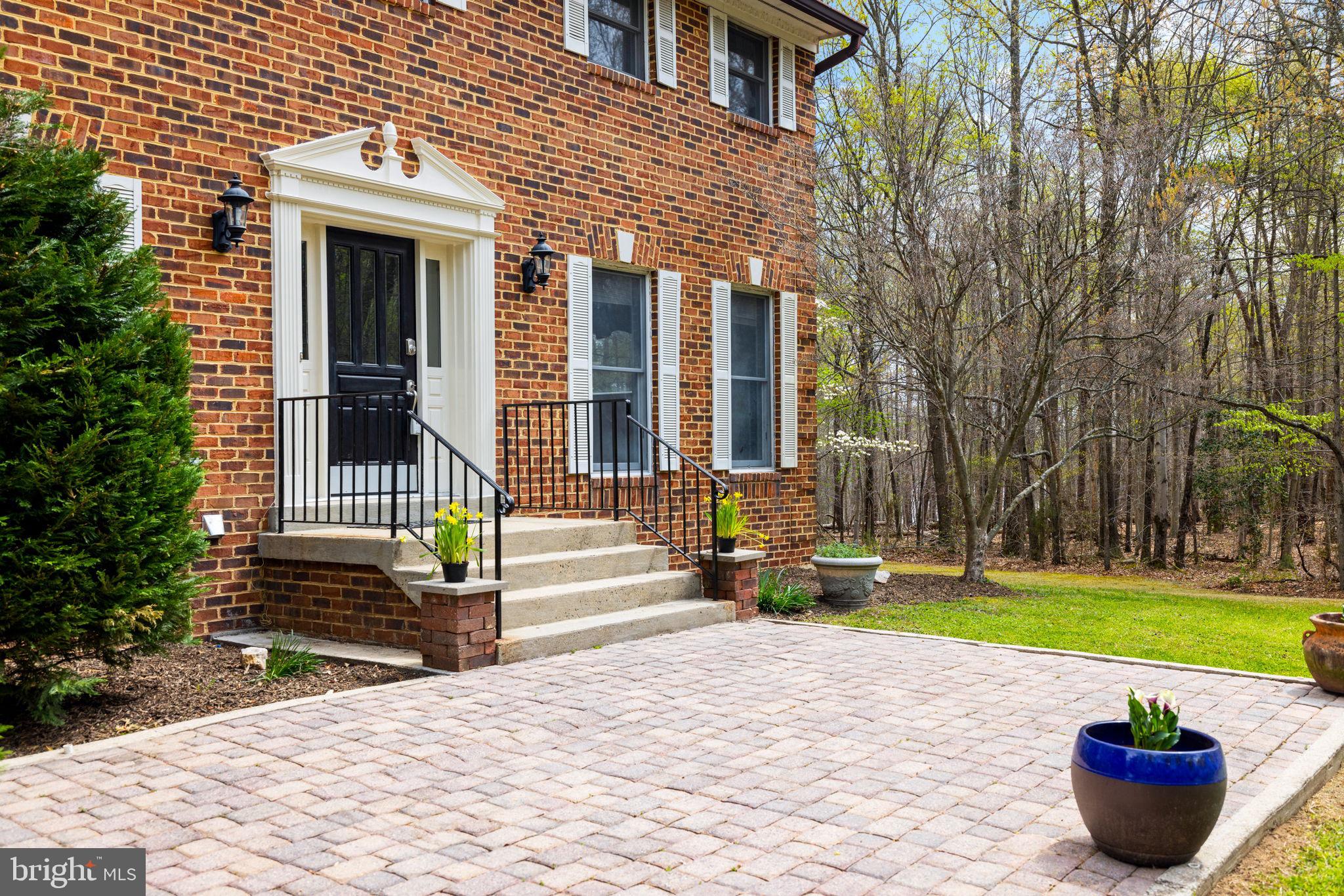 HAMPTON WOODS - Residential
