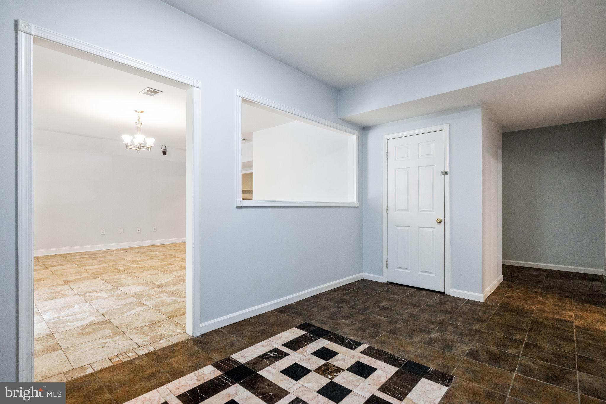 HAMPTON WOODS - Residential