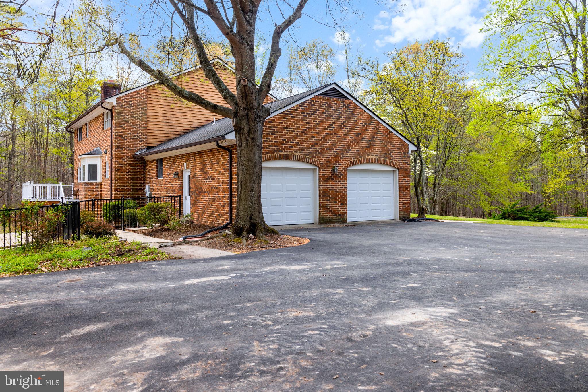 HAMPTON WOODS - Residential