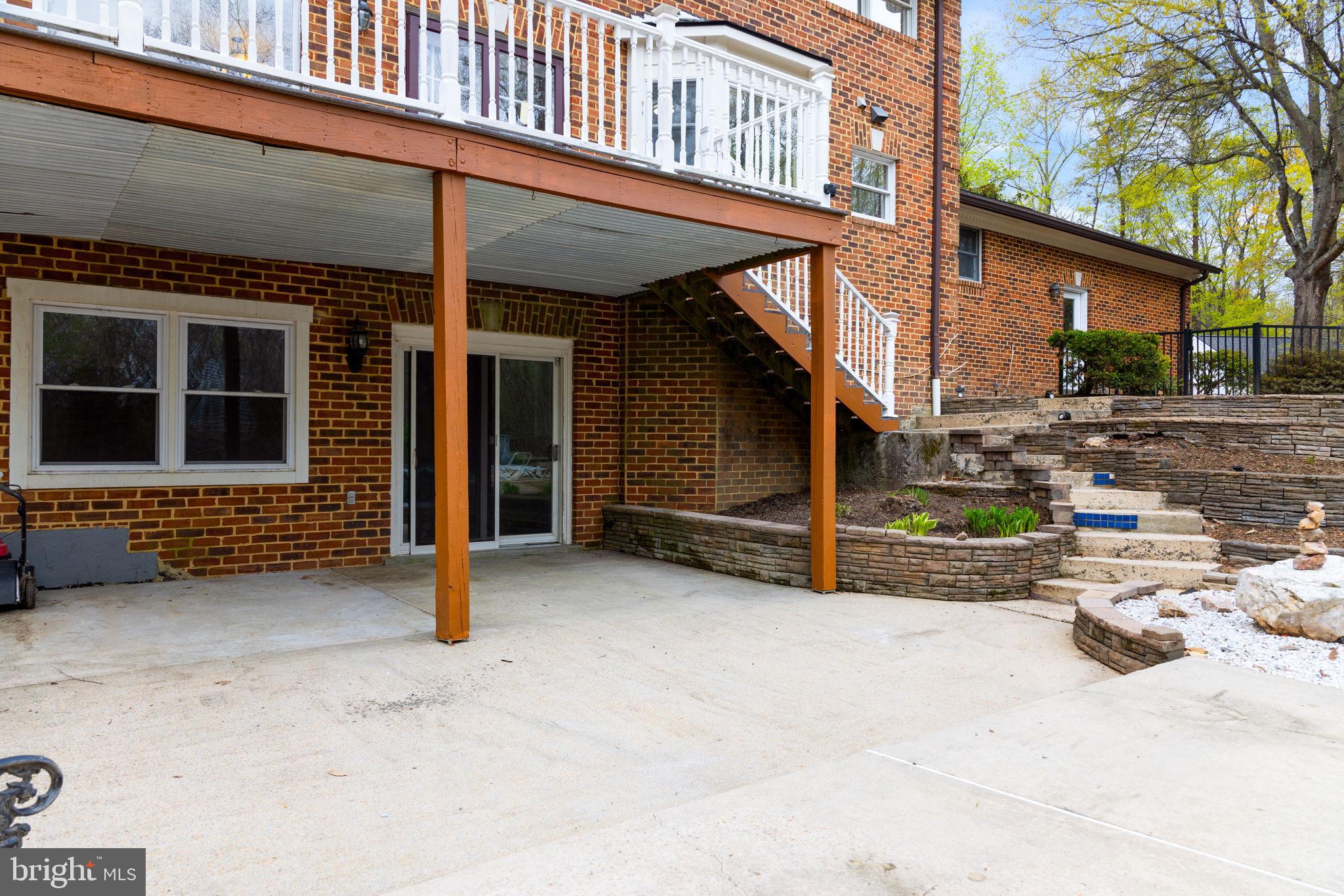 HAMPTON WOODS - Residential