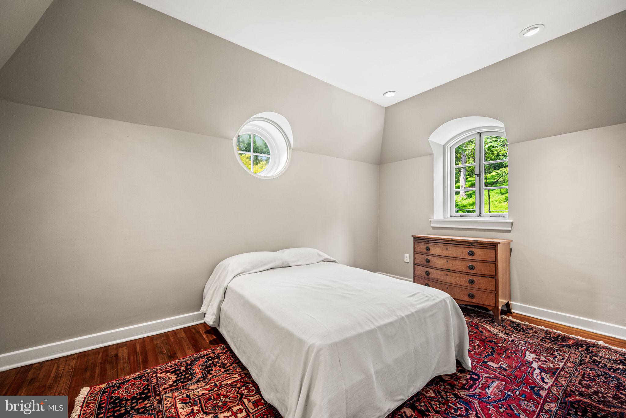 CHESTNUT HILL - Residential