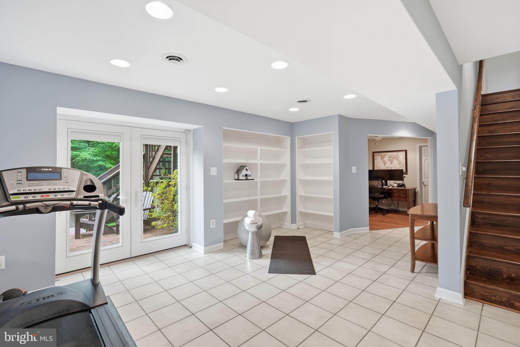FAIRFAX STATION - Residential