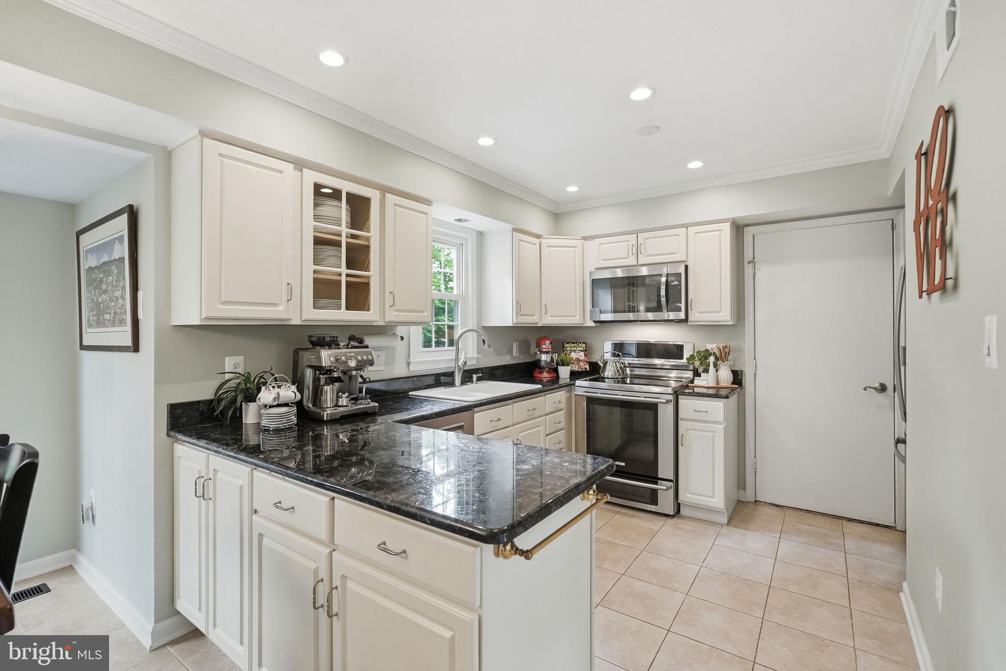FAIRFAX STATION - Residential