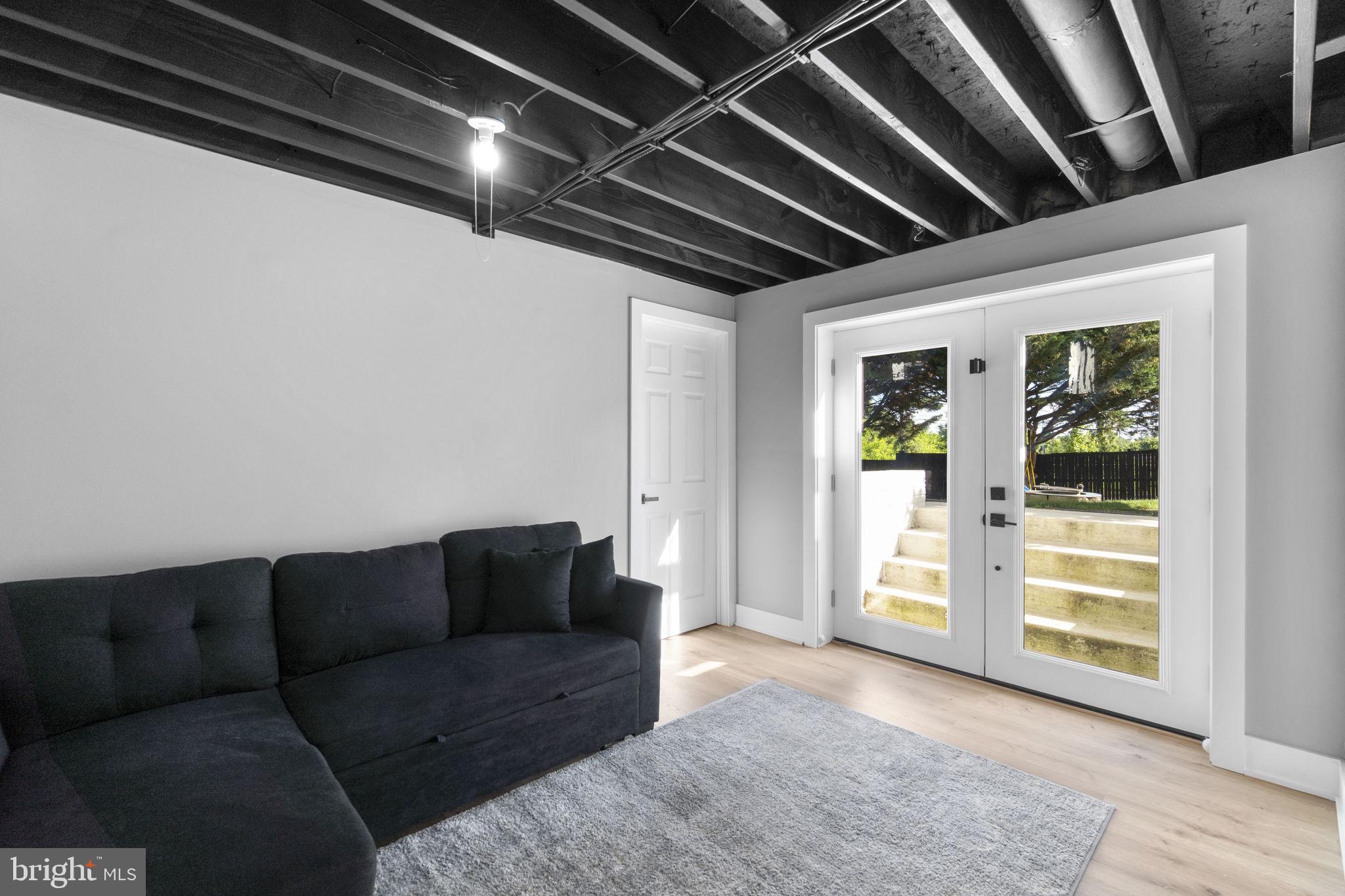 WHISPERING MEADOWS - Residential