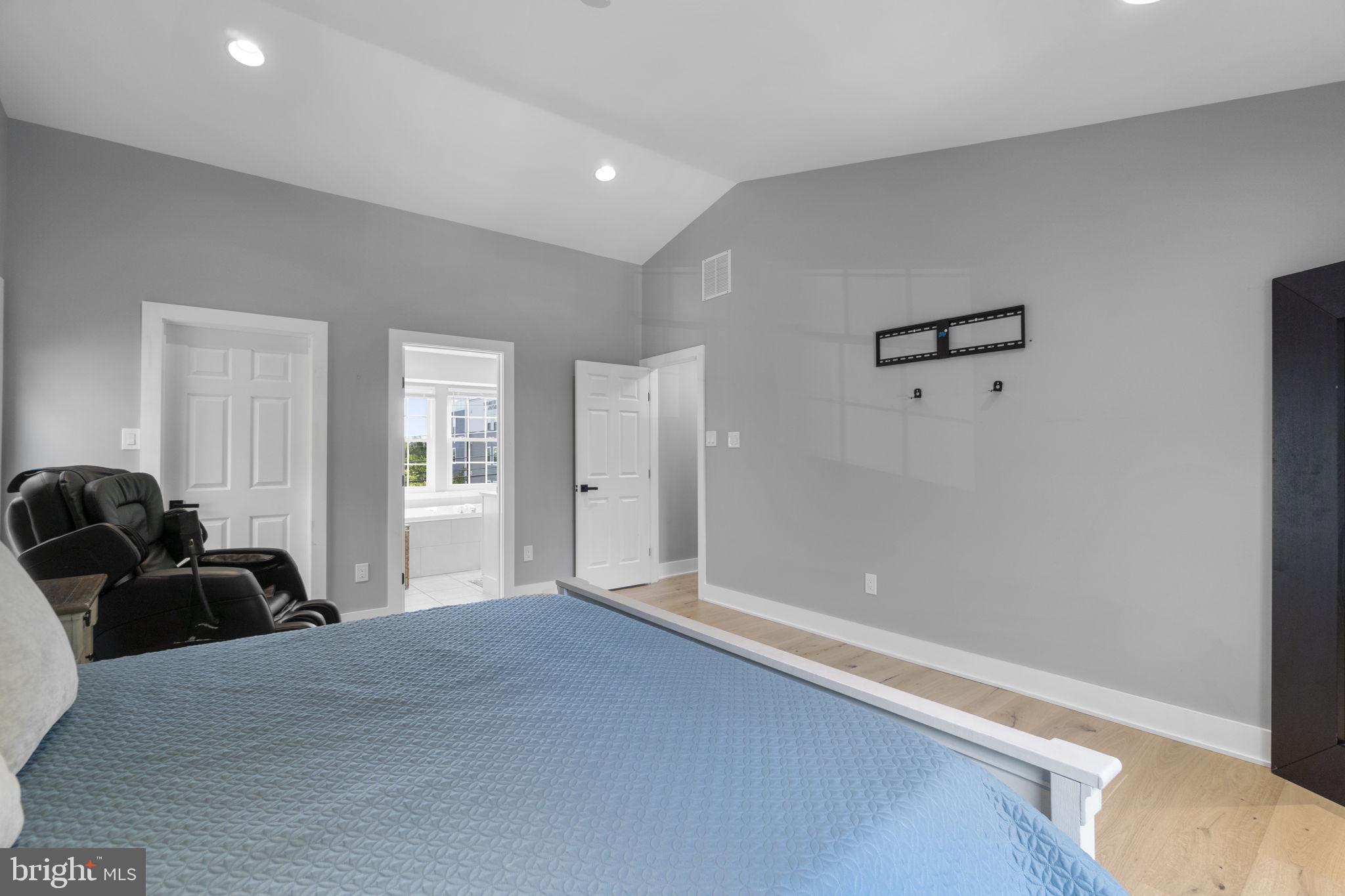 WHISPERING MEADOWS - Residential