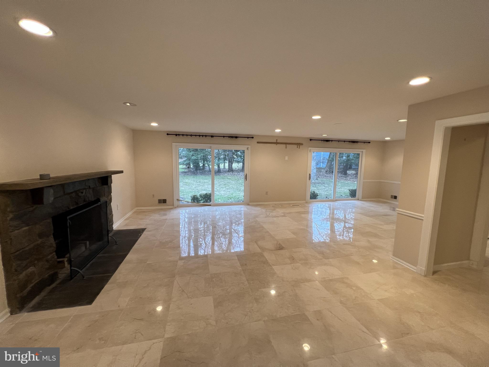 POTOMAC OUTSIDE - Residential Lease
