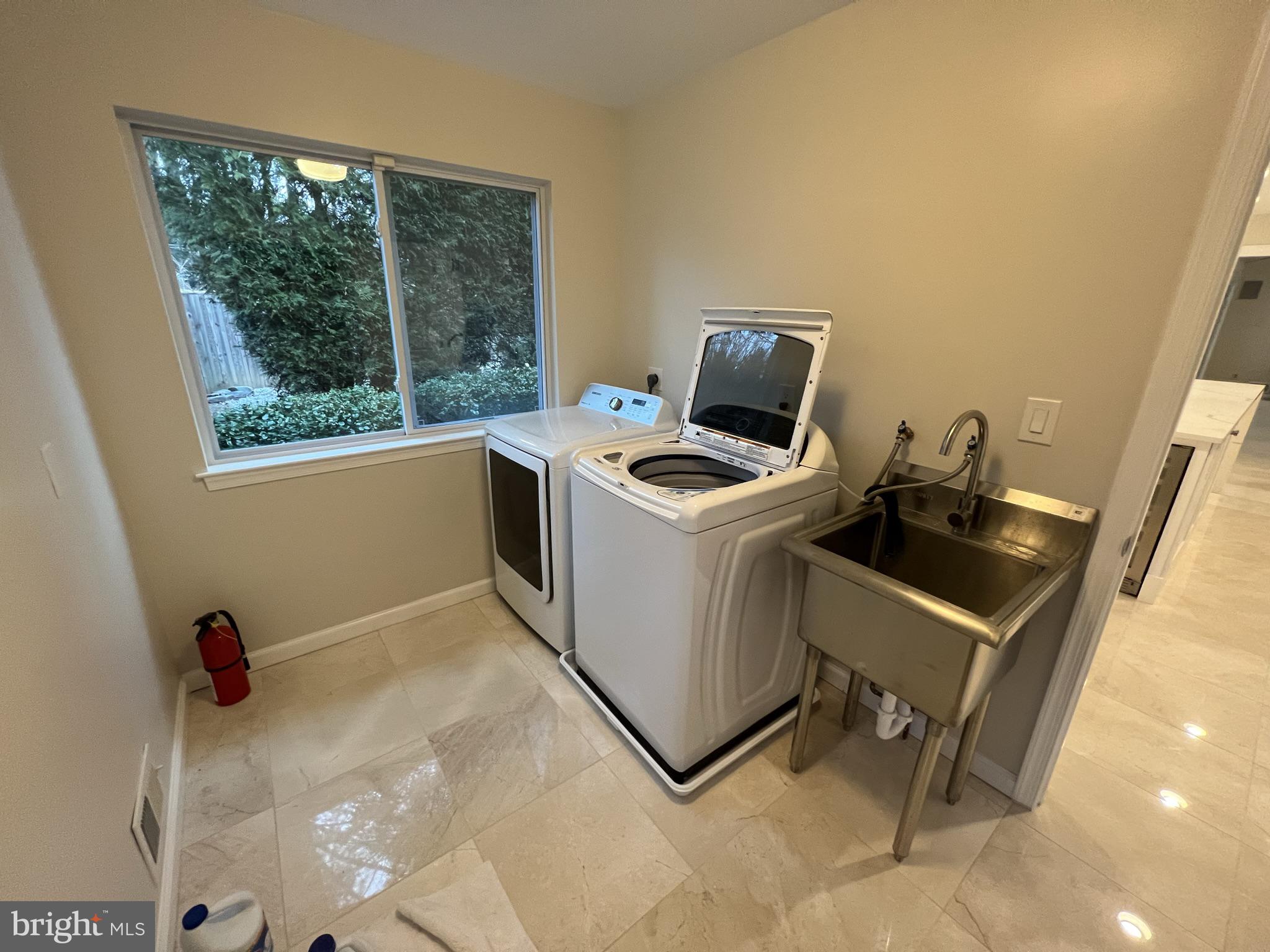 POTOMAC OUTSIDE - Residential Lease