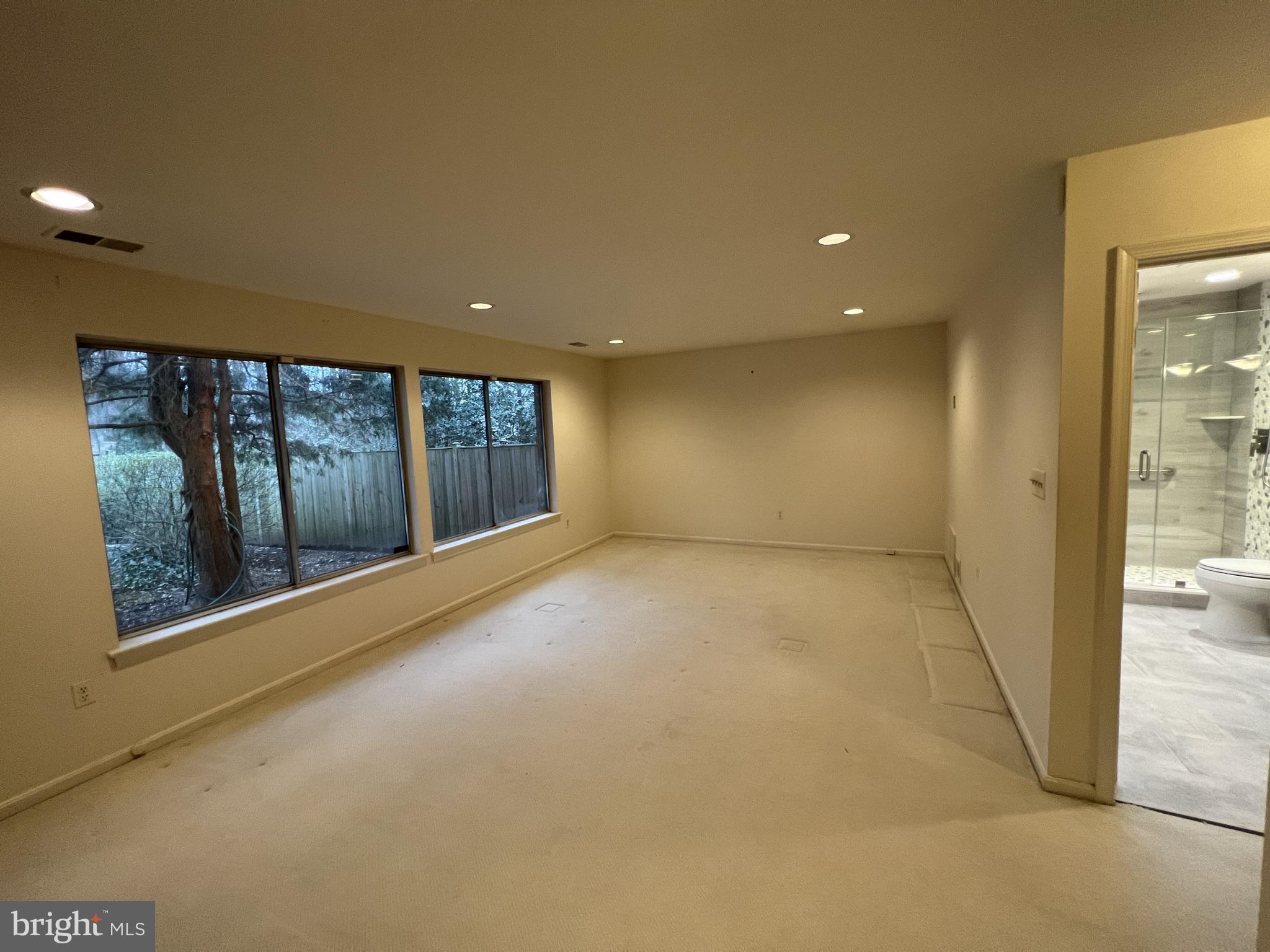 POTOMAC OUTSIDE - Residential Lease