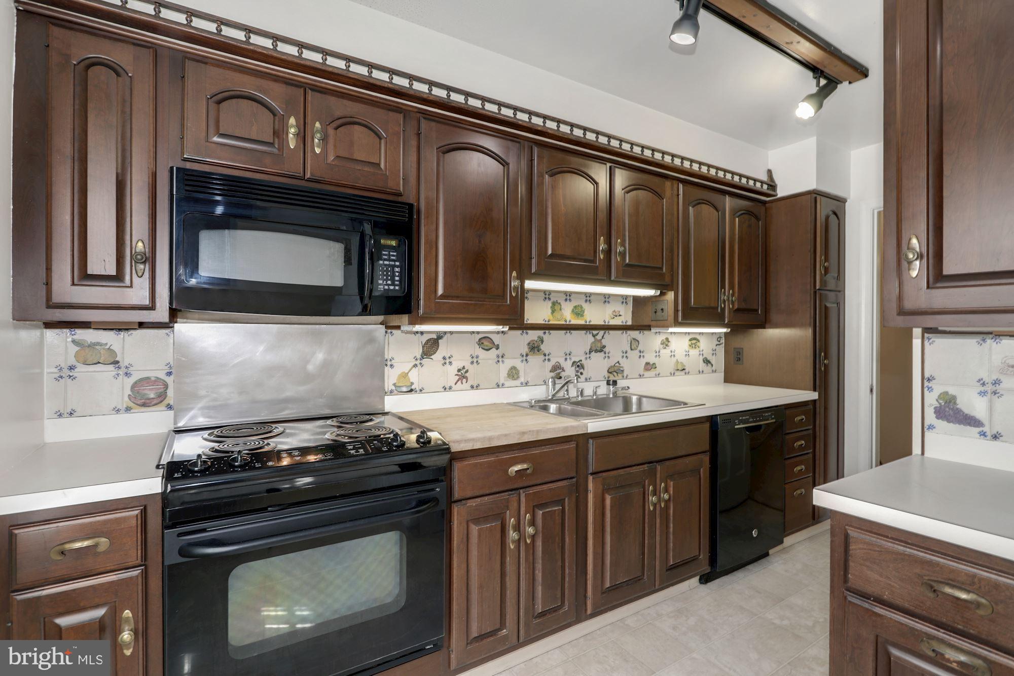 OLDE BELHAVEN TOWNE - Residential