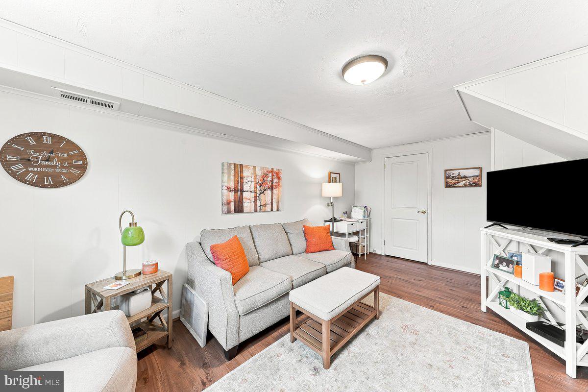 LAWRENCE PARK - Residential