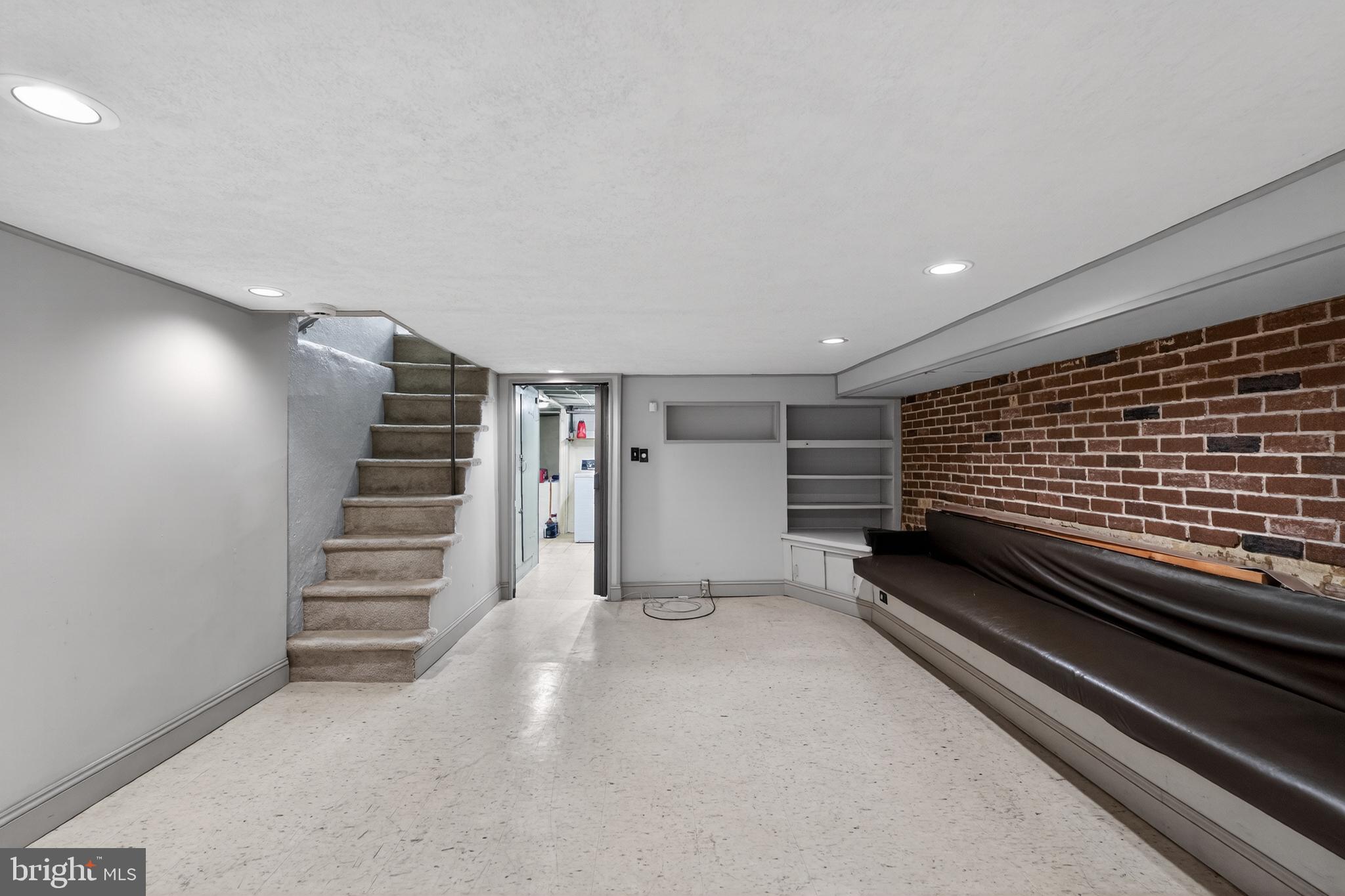 LOWER MOYAMENSING - Residential