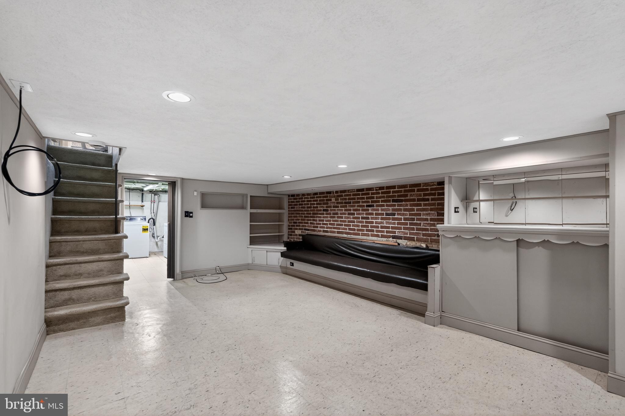 LOWER MOYAMENSING - Residential