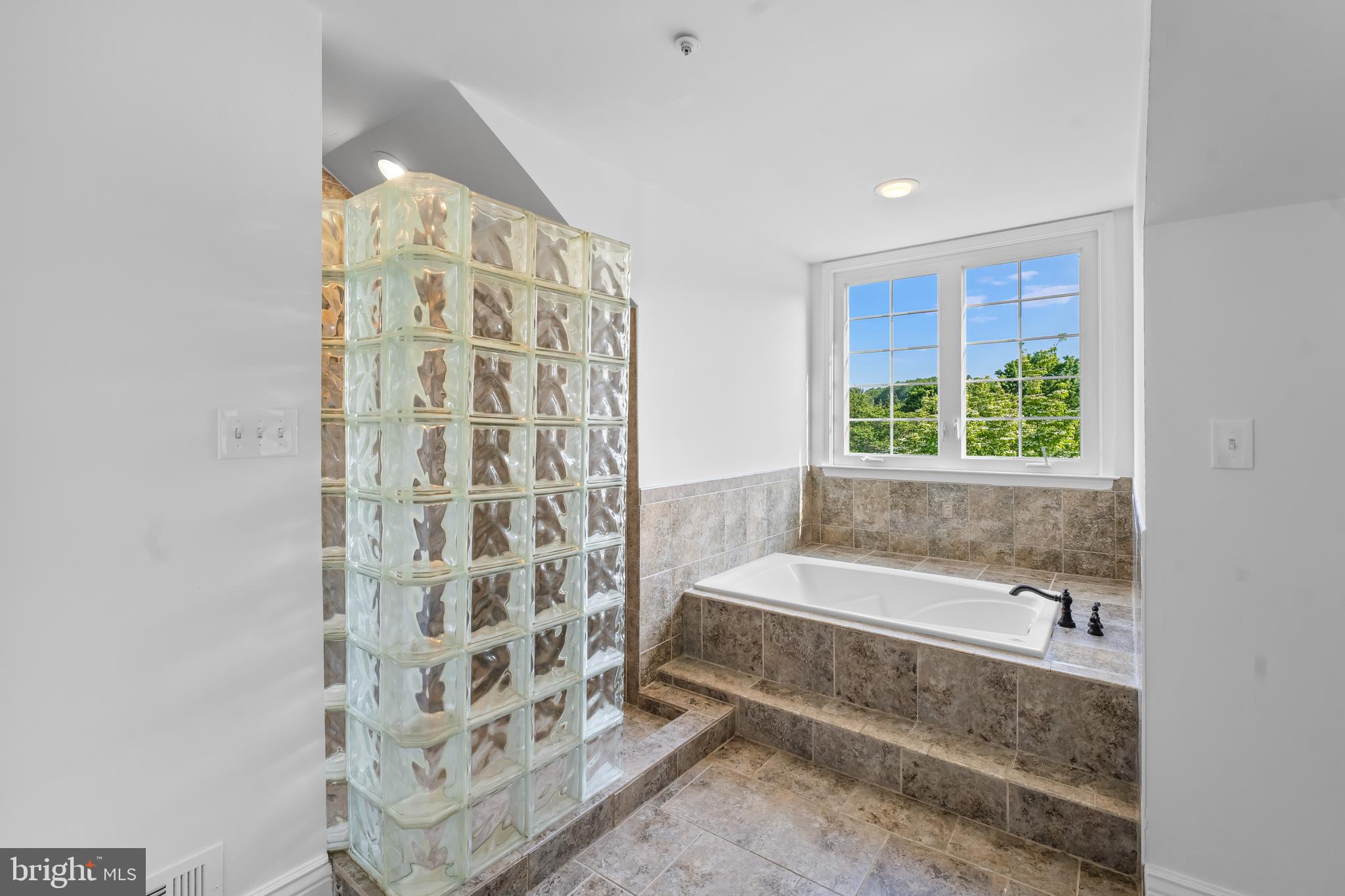 COLLINGTON MANOR - Residential