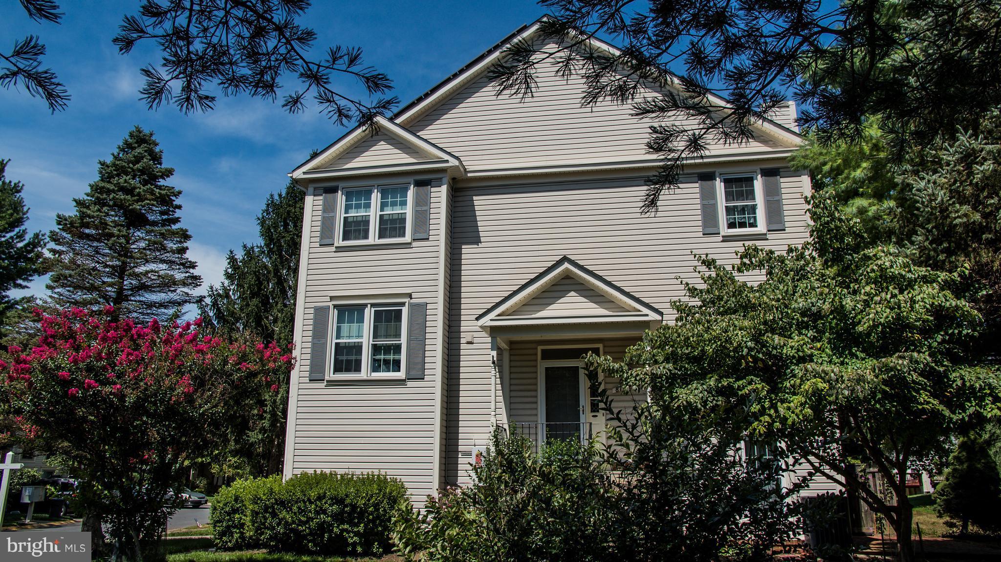 STUNNING END UNIT TOWNHOME FEATURING 3 BEDROOMS AND 2.5 BATHS. GLEAMING HARDWOOD FLOORS. FULLY RENOVATED EAT-IN KITCHEN WITH BREAKFAST BAR. SPACIOUS DINING ROOM. LARGE FAMILY ROOM WITH WOOD BURNING  FIREPLACE. SEPARATE LAUNDRY ROOM.  PRIVATE PATIO.  A MUST SEE!!