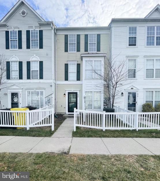 CLOVERLEAF COMMONS - Residential Lease
