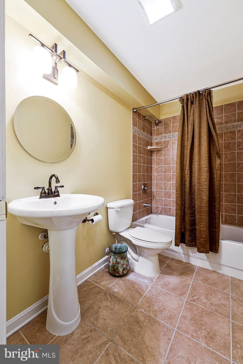 THE VILLAS AT REGENT PAR - Residential