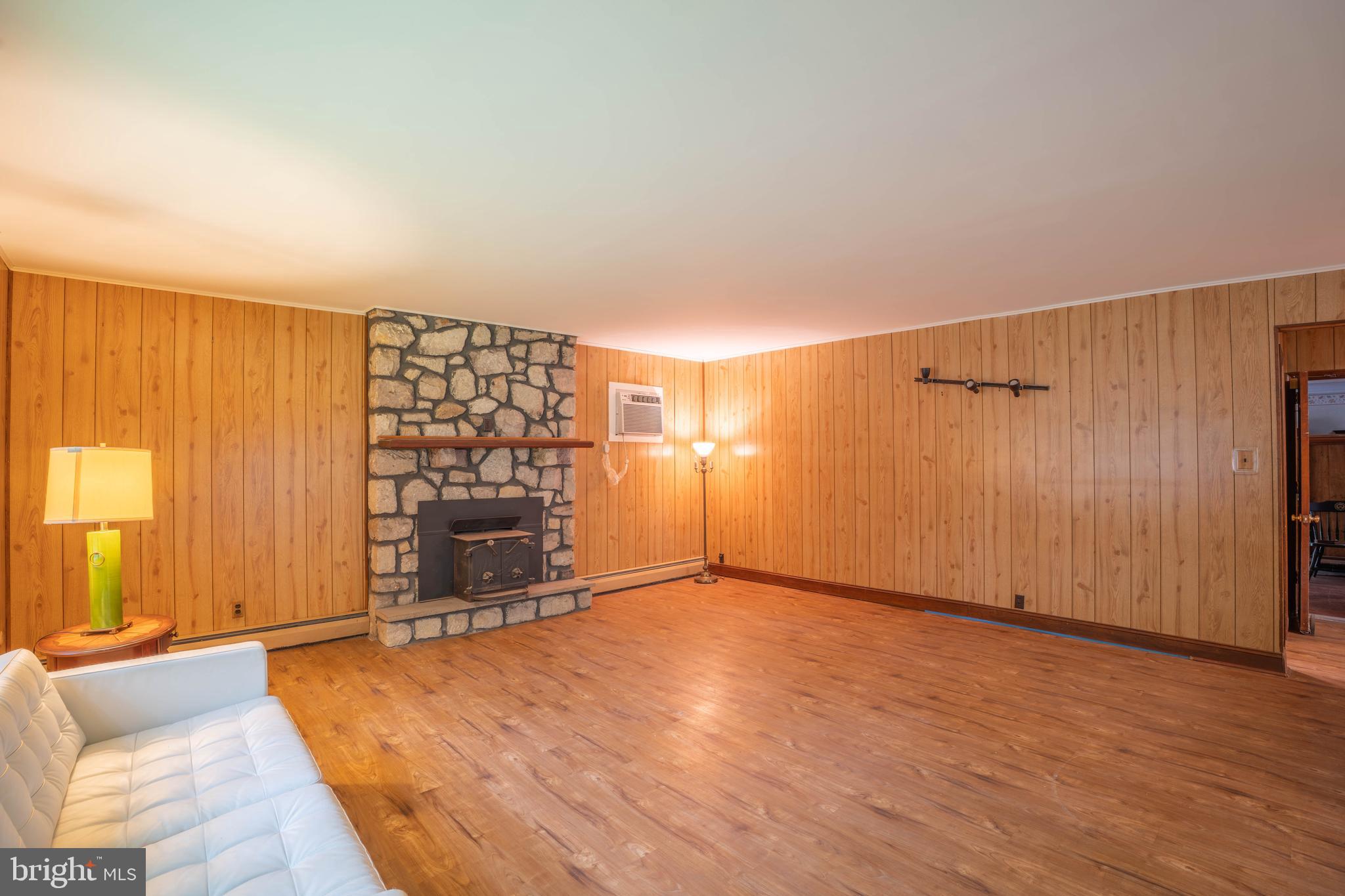 UPPER SOUTHAMPTON - Residential