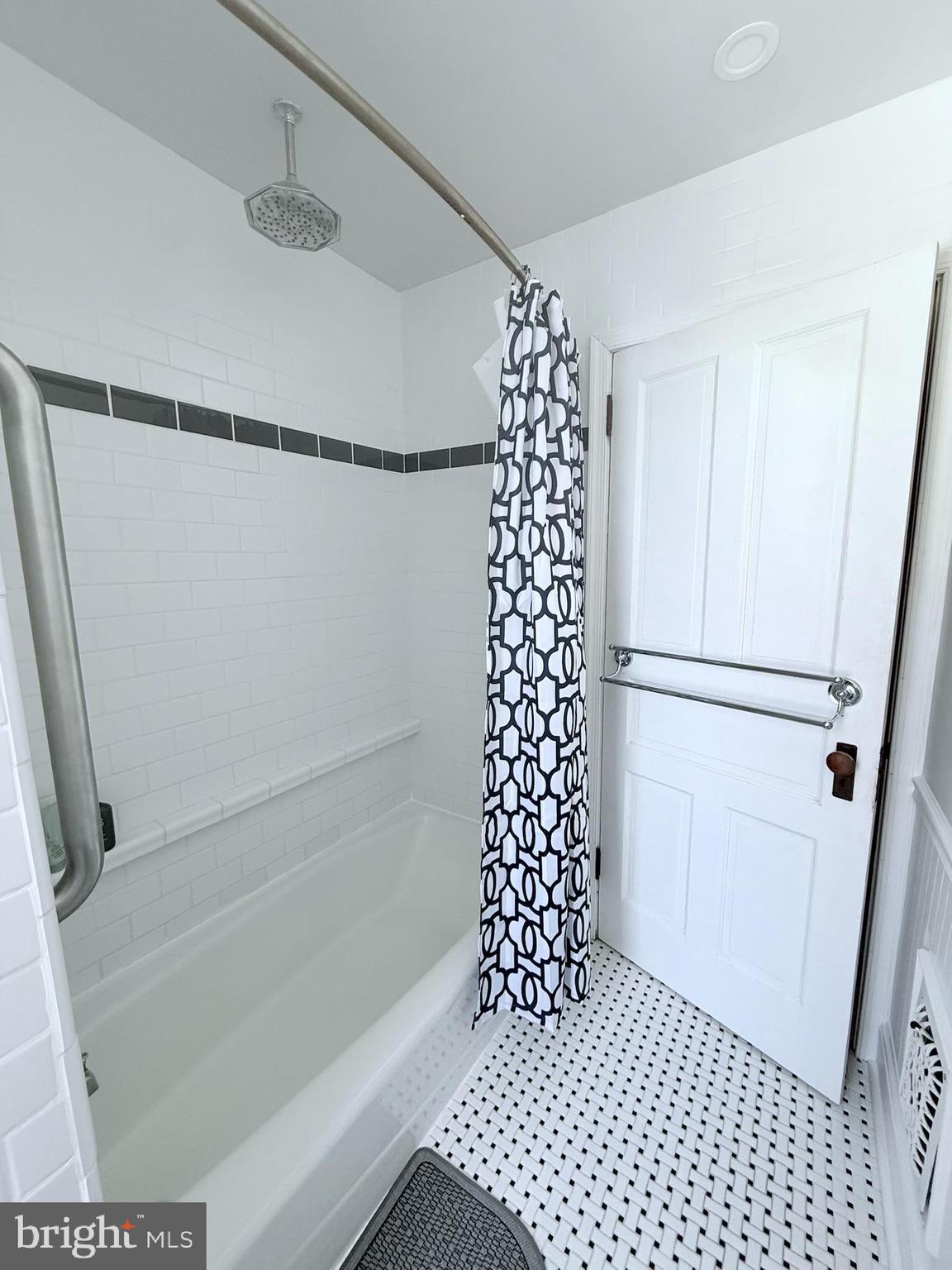 FOX CHASE - Residential