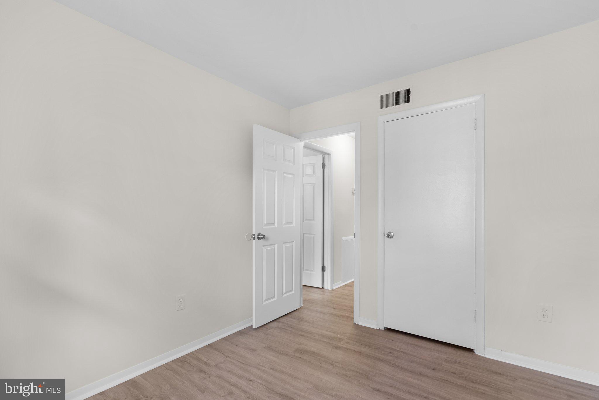 BURGUNDY KNOLLS - Residential Lease
