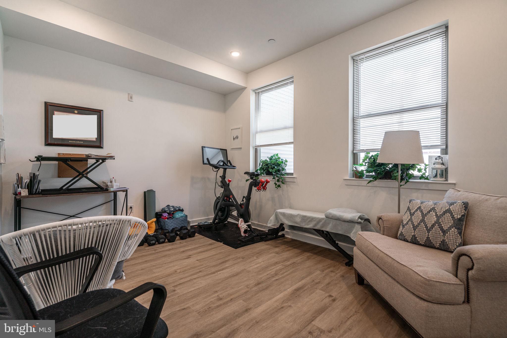 POINT BREEZE - Residential Income