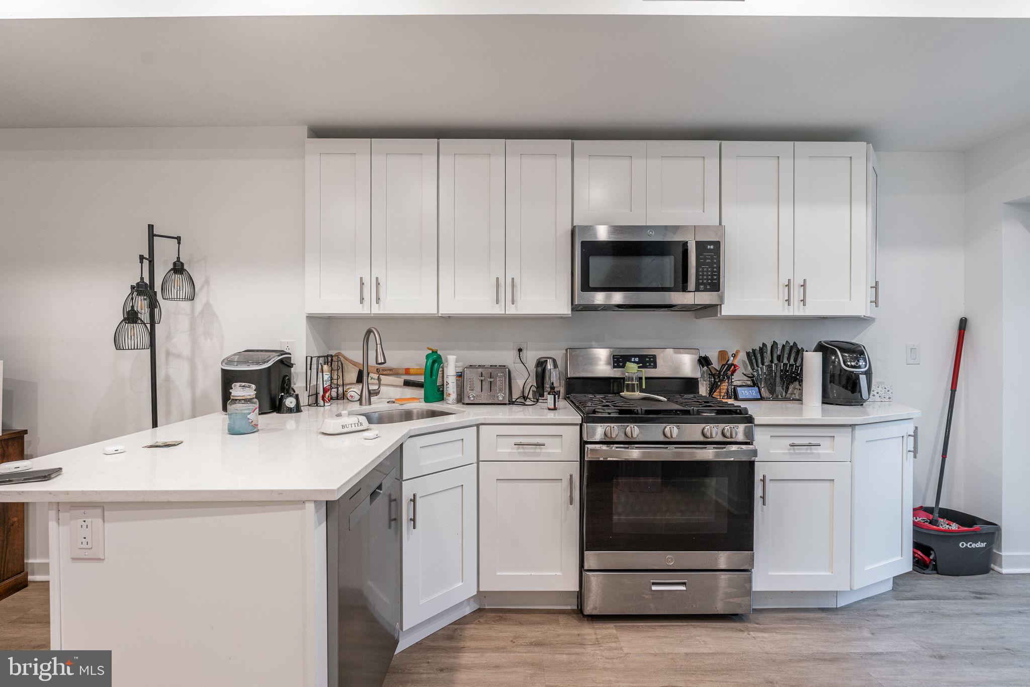 POINT BREEZE - Residential Income