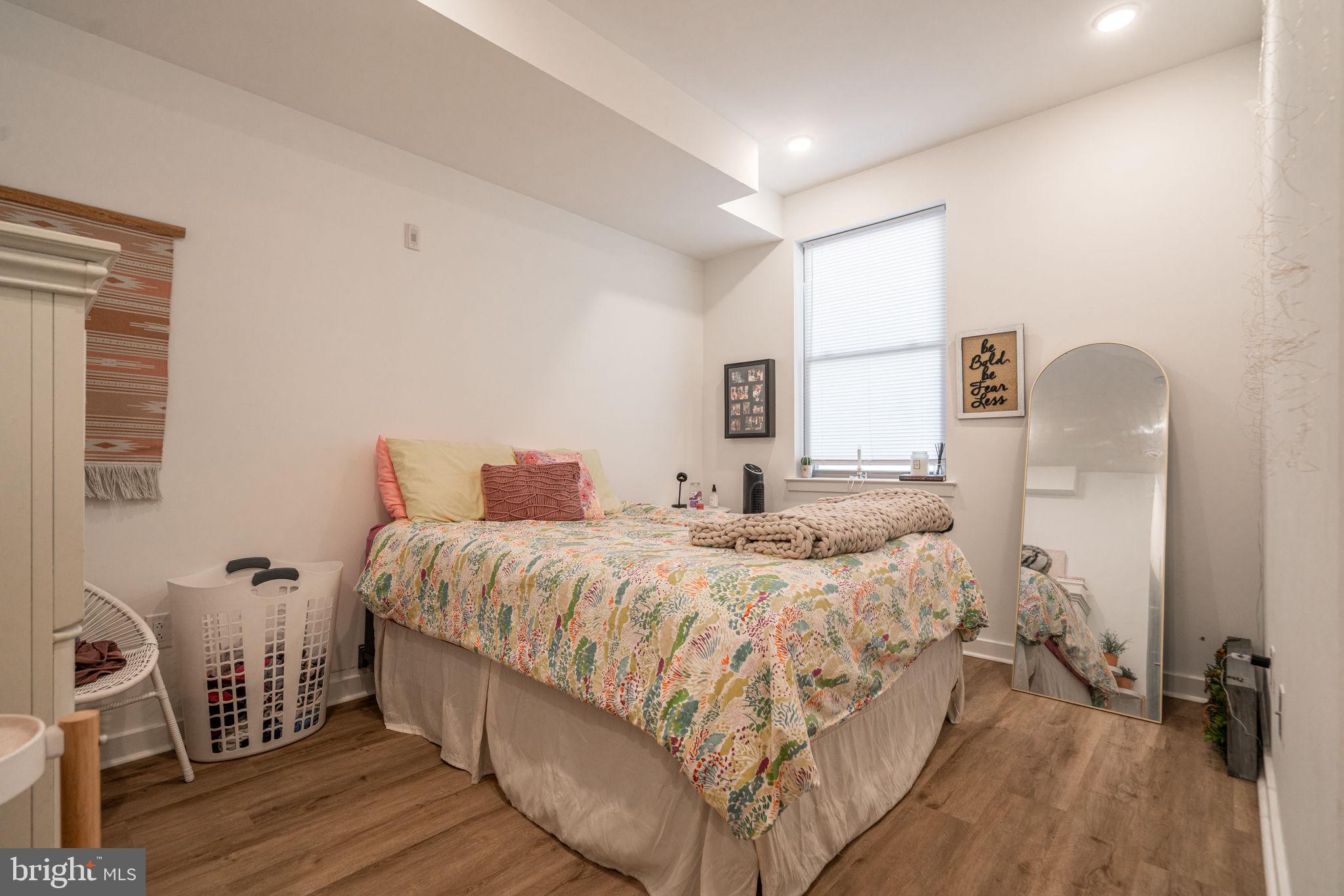 POINT BREEZE - Residential Income
