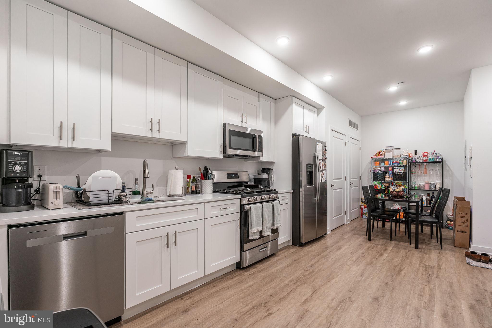 POINT BREEZE - Residential Income