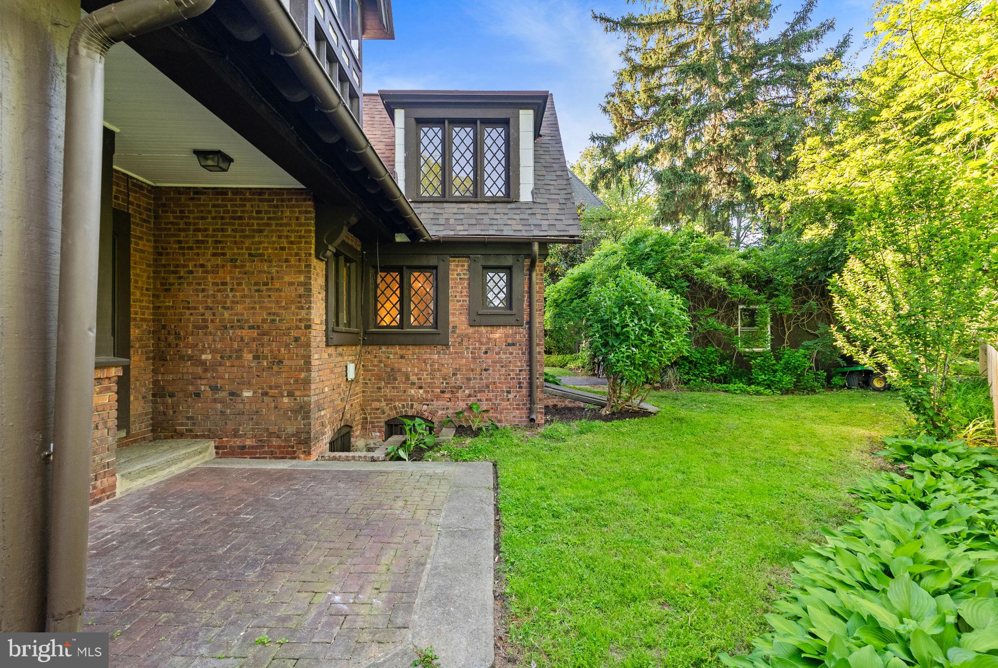 CHESTNUT HILL - Residential