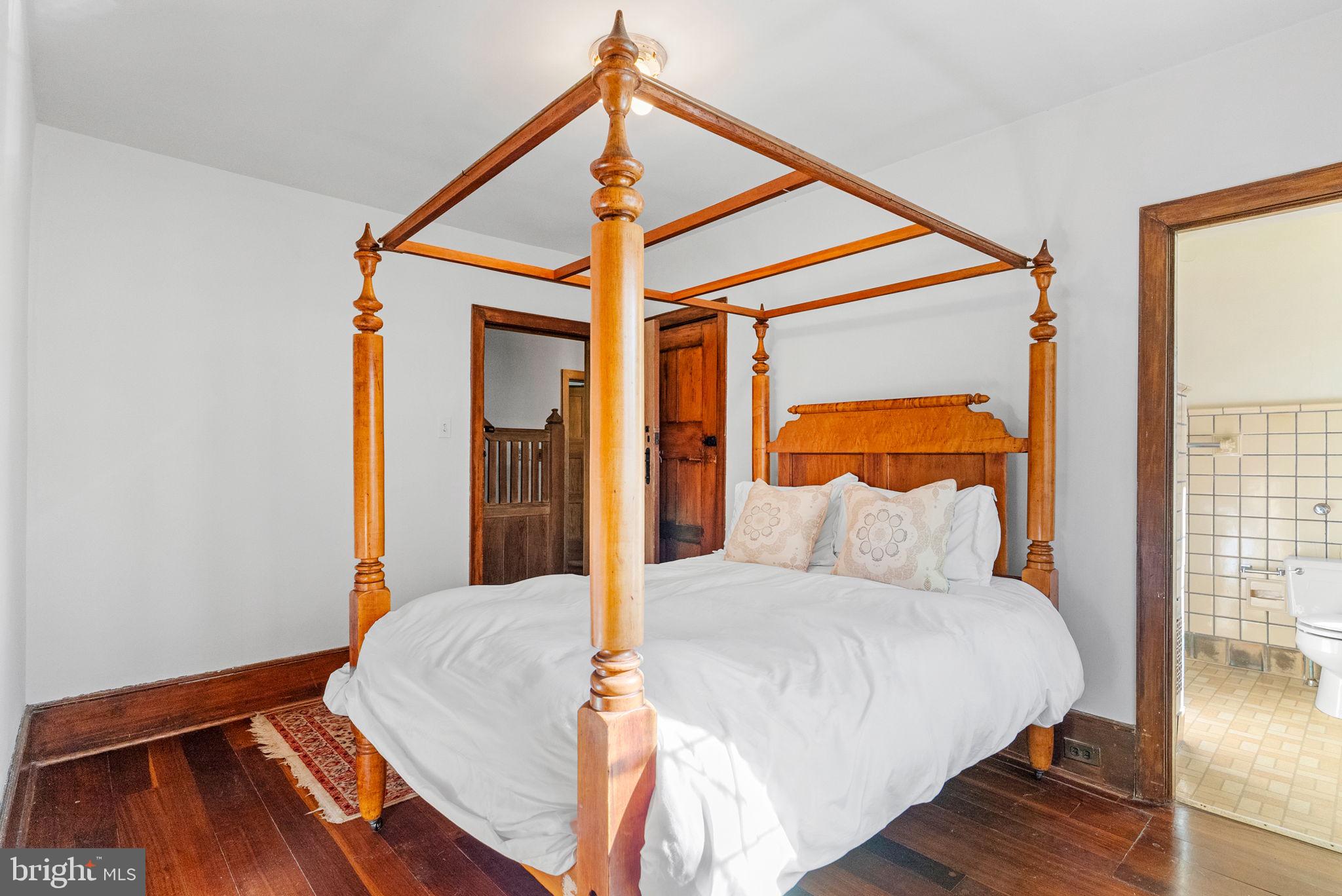 CHESTNUT HILL - Residential