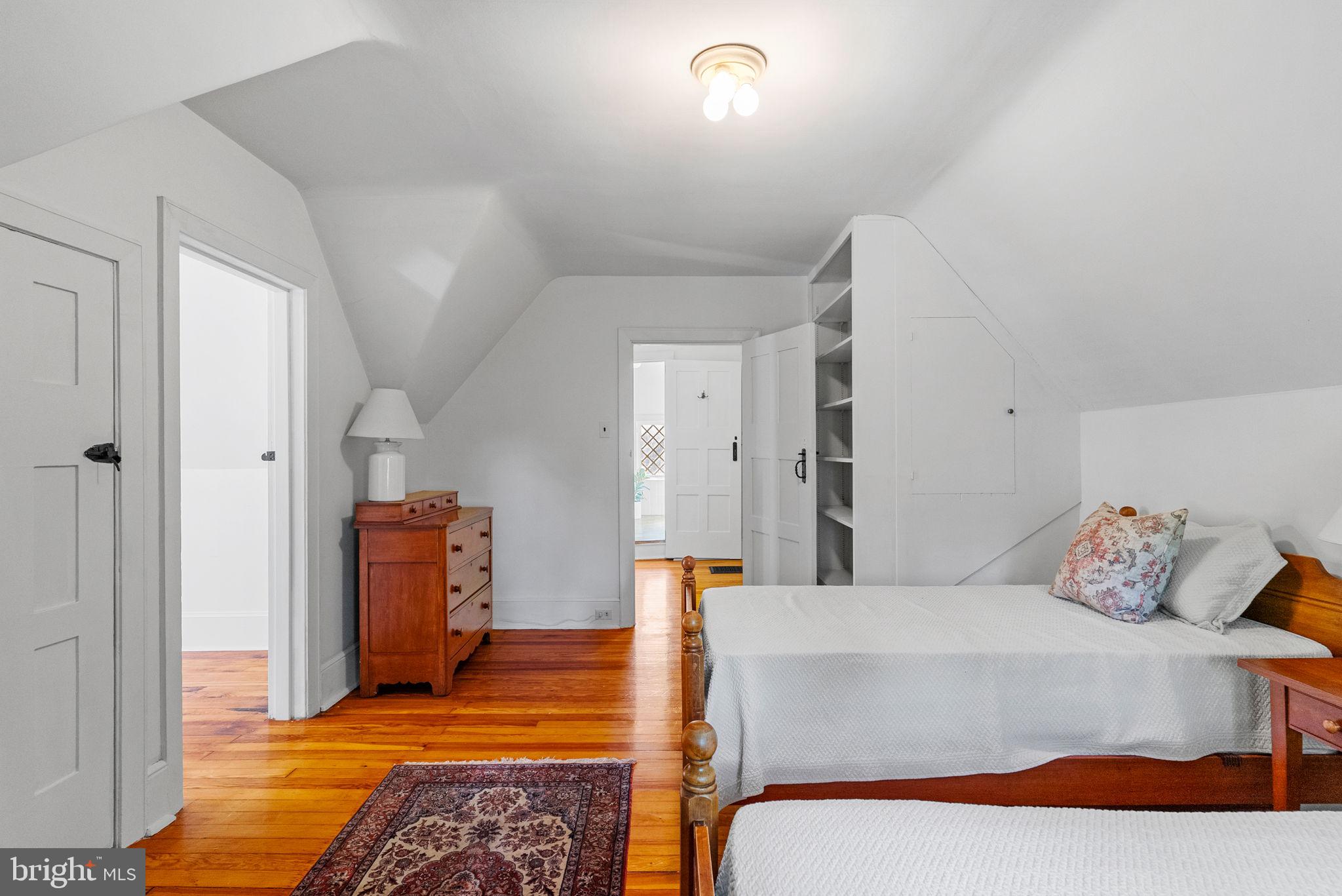 CHESTNUT HILL - Residential