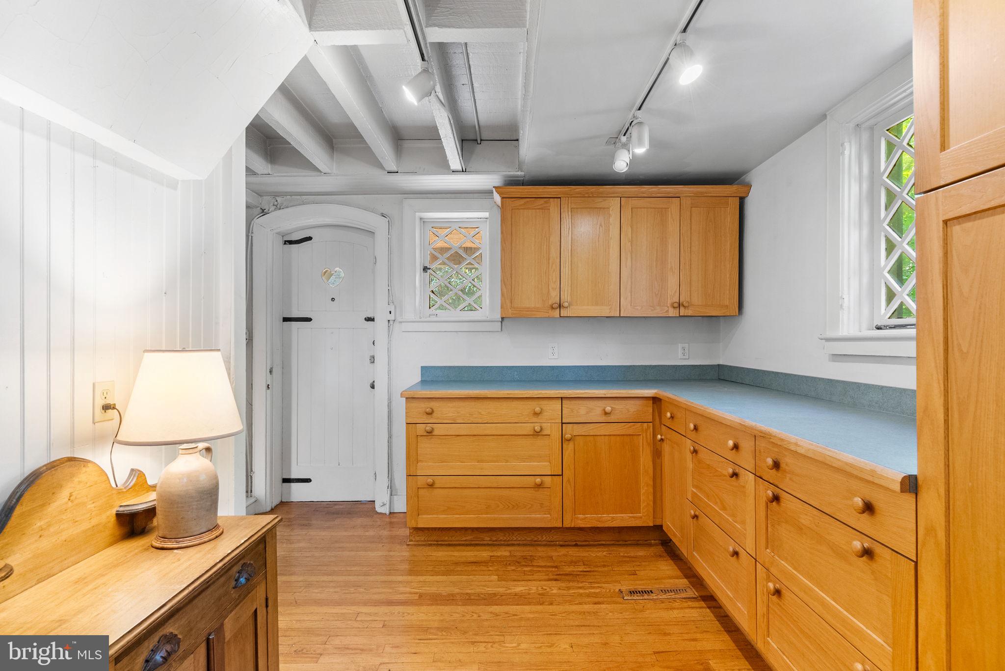 CHESTNUT HILL - Residential