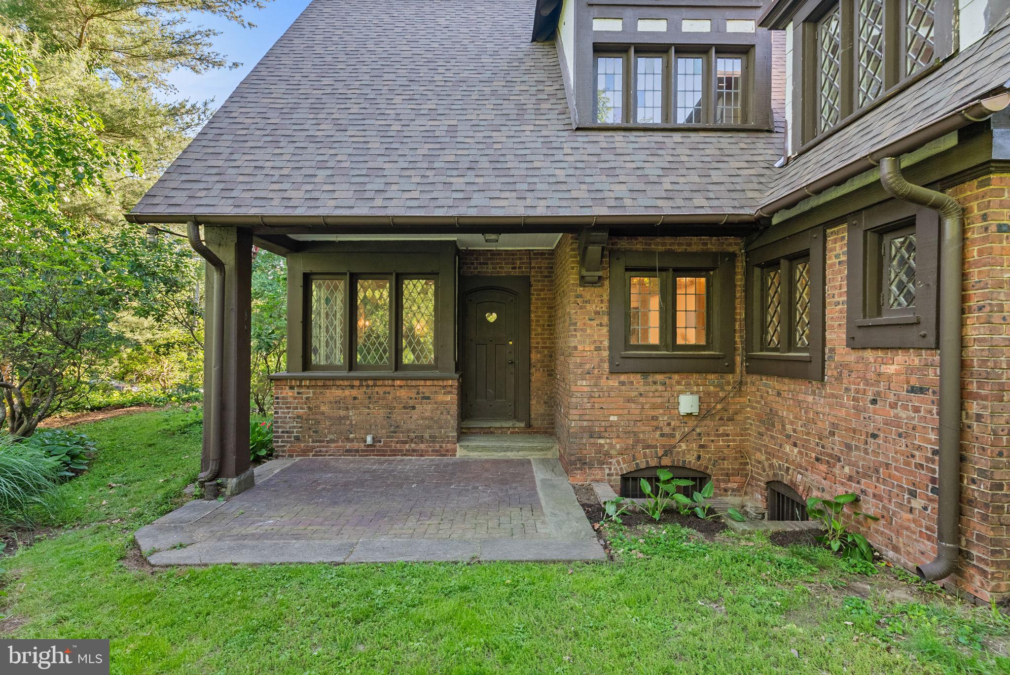 CHESTNUT HILL - Residential