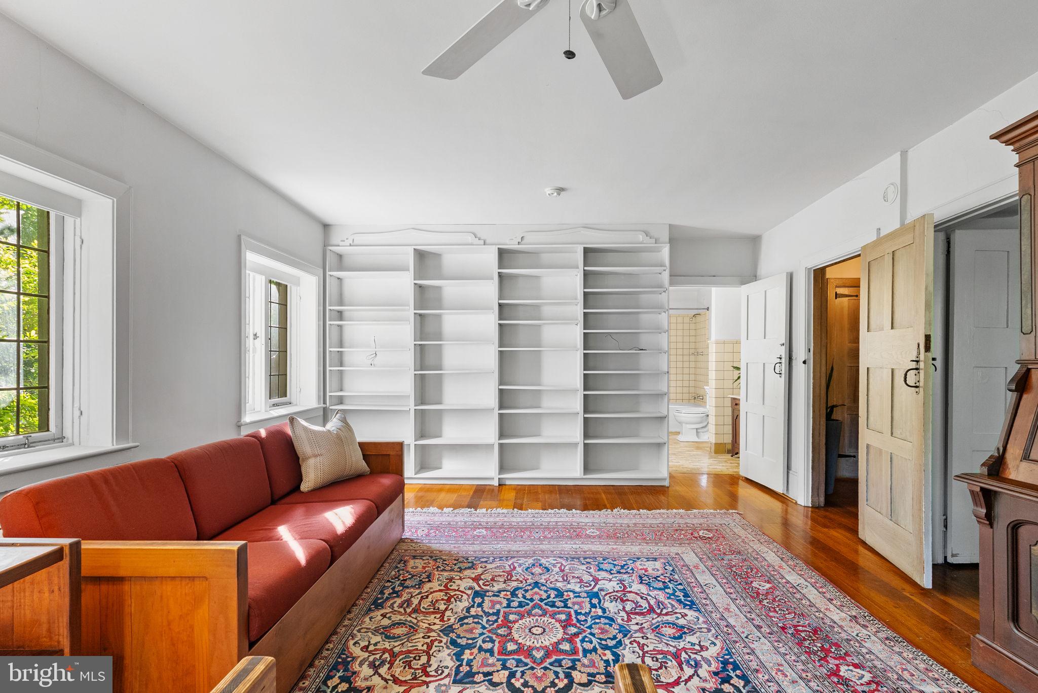 CHESTNUT HILL - Residential
